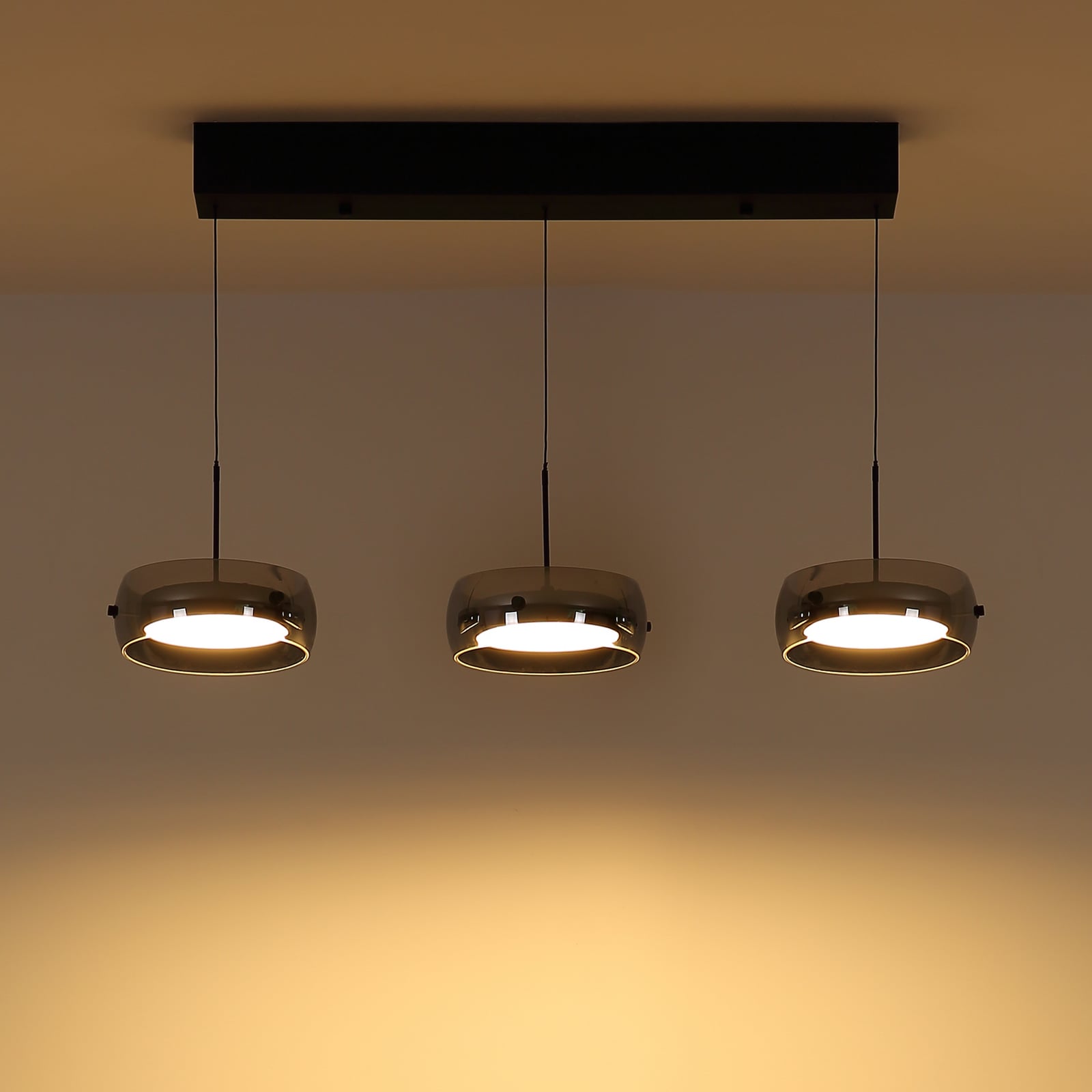 Livion LED lógó világítás, füstszürke/fekete, üveg, 85 cm Livion LED lógó világítás, füstszürke/fekete, üveg, 85 cm