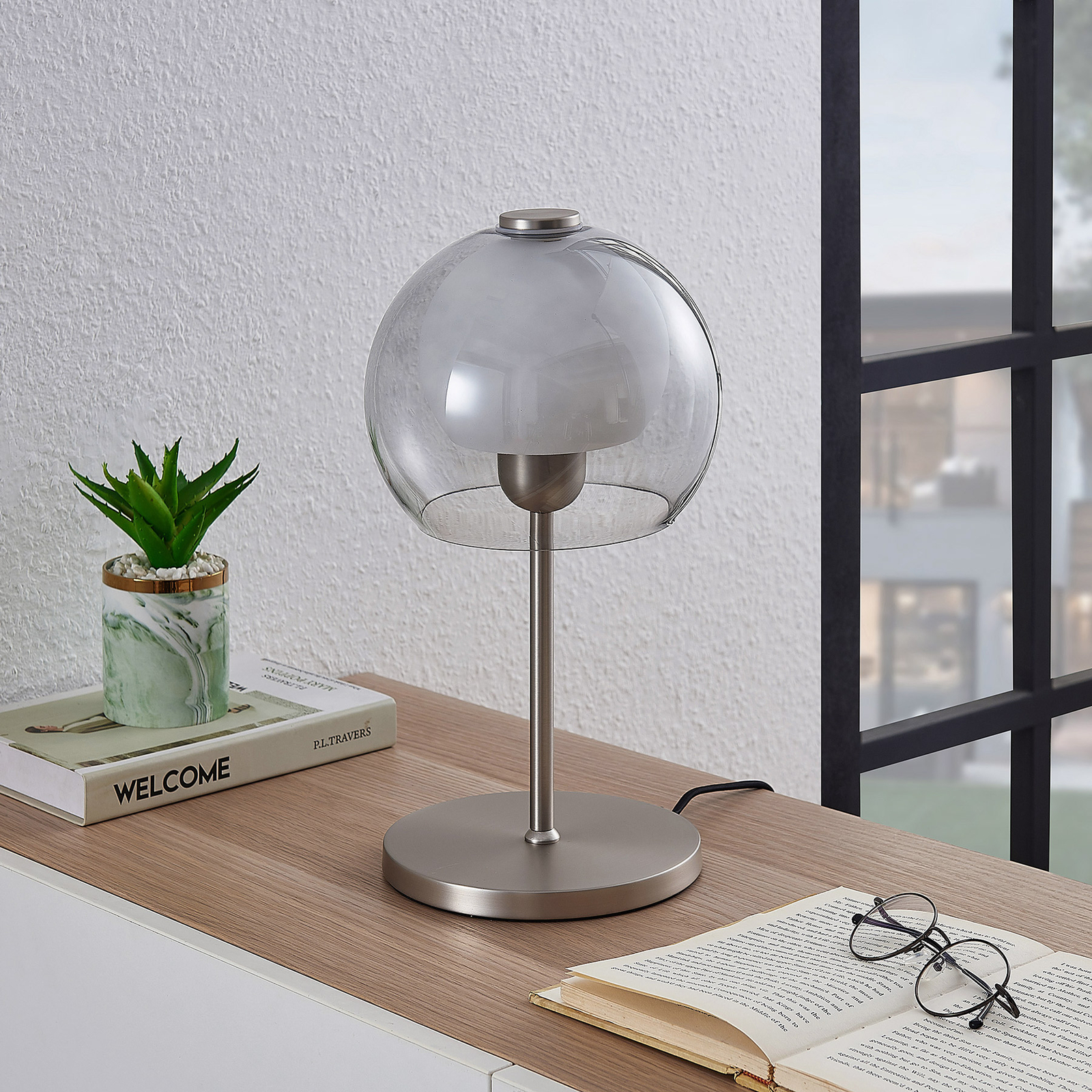 Lucande Kaiya asztali lámpa üvegbúrával