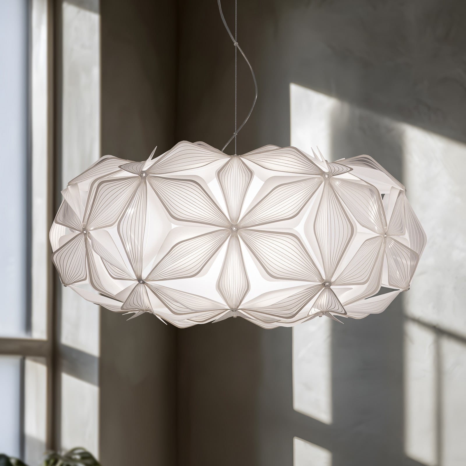 C'EST LA VIE pendellampe, hvid/transparent kabel, Ø 53 cm C'EST LA VIE Slamp - Stue - Design - Plastik - Med skærm