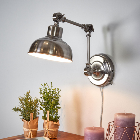 Stylizowana na antyczną lampa ścienna Grimmstad