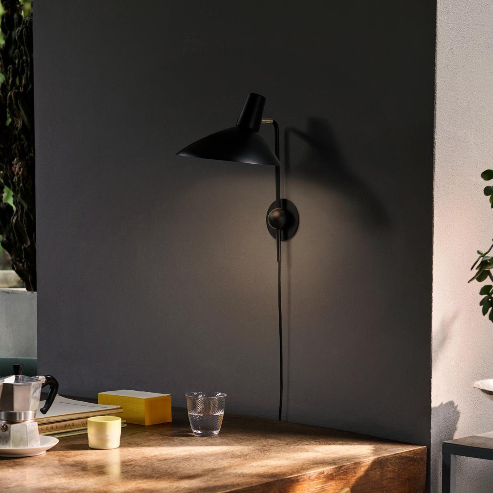 Tripod HM12 Wandleuchte Matt Schwarz - &Tradition