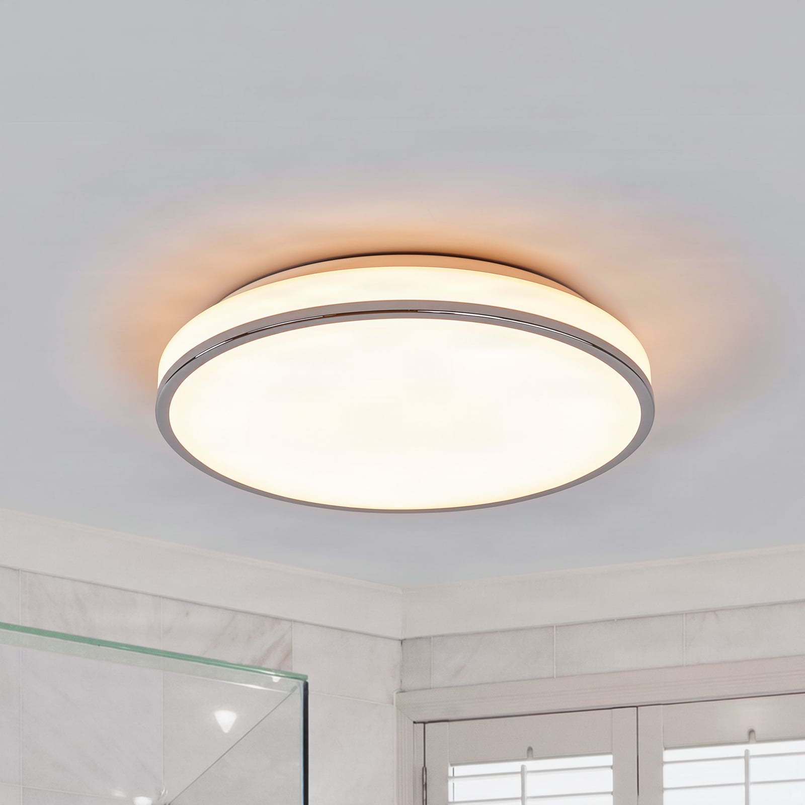 Plafoniera LED Lindby Lyss, Ø 40 cm, color cromo, IP44