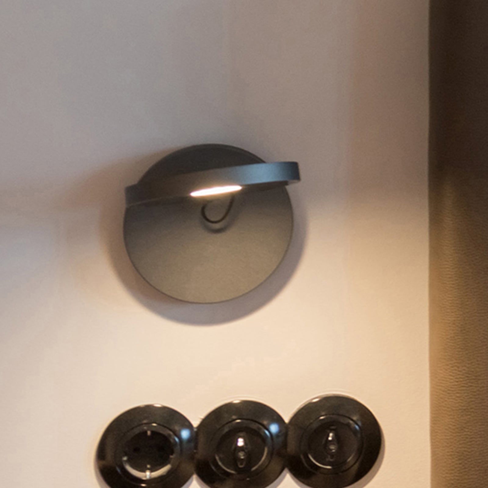 Demetra Spotlight LED-Wandlampe, 3.000 K, grau - Artemide