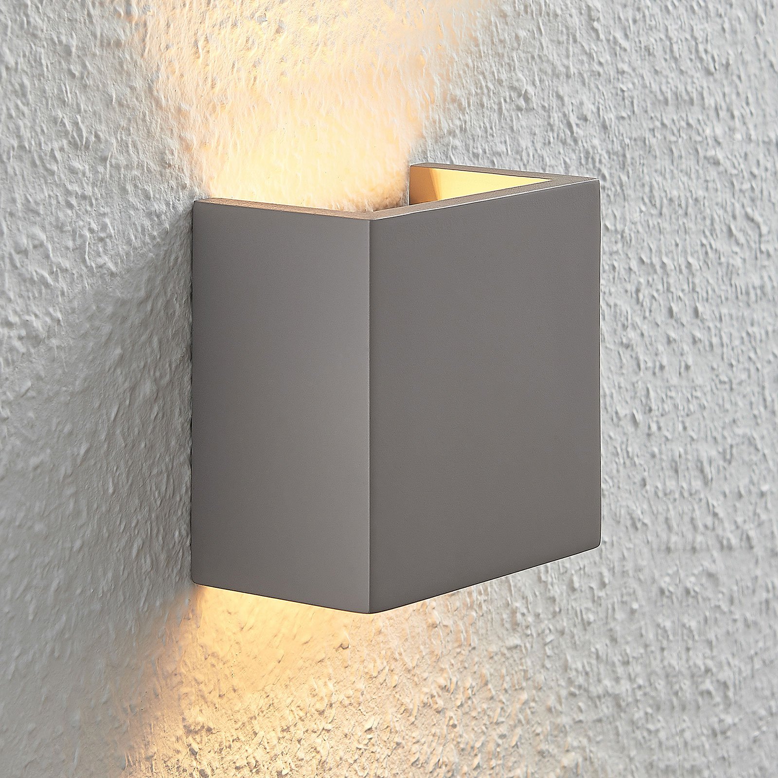 Smira betonska zidna svjetiljka u sivoj boji, 12,5 x 12,5 cm