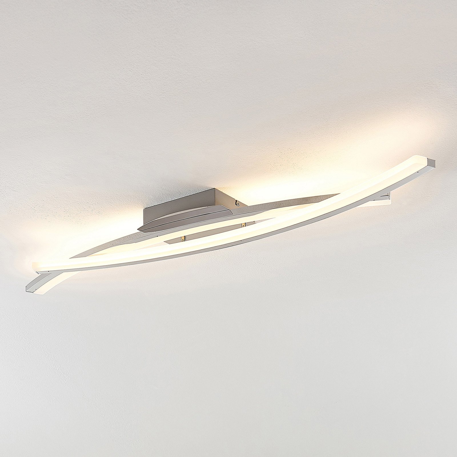 Lindby LED-Deckenleuchte Elarit, chromfarben, 104cm, dimmbar