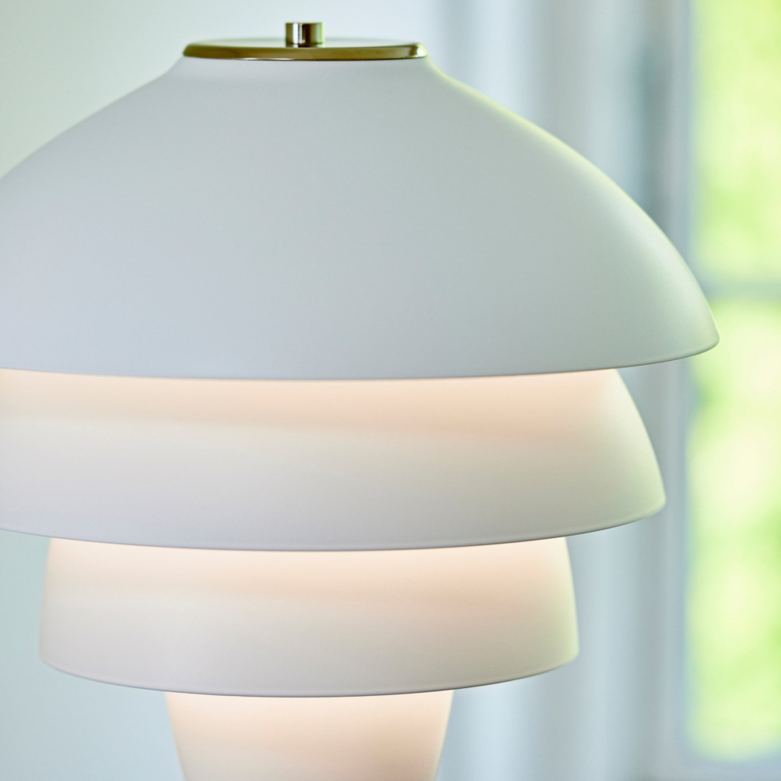 Valencia gulvlampe, høyde 151 cm, hvit/messing, E27 - Belid Valencia gulvlampe, høyde 151 cm, hvit/messing, E27 - Belid