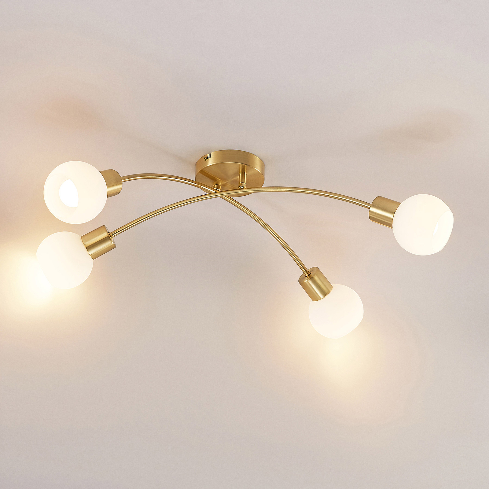 Lindby Lioma plafondlamp, 4-lamps, messing