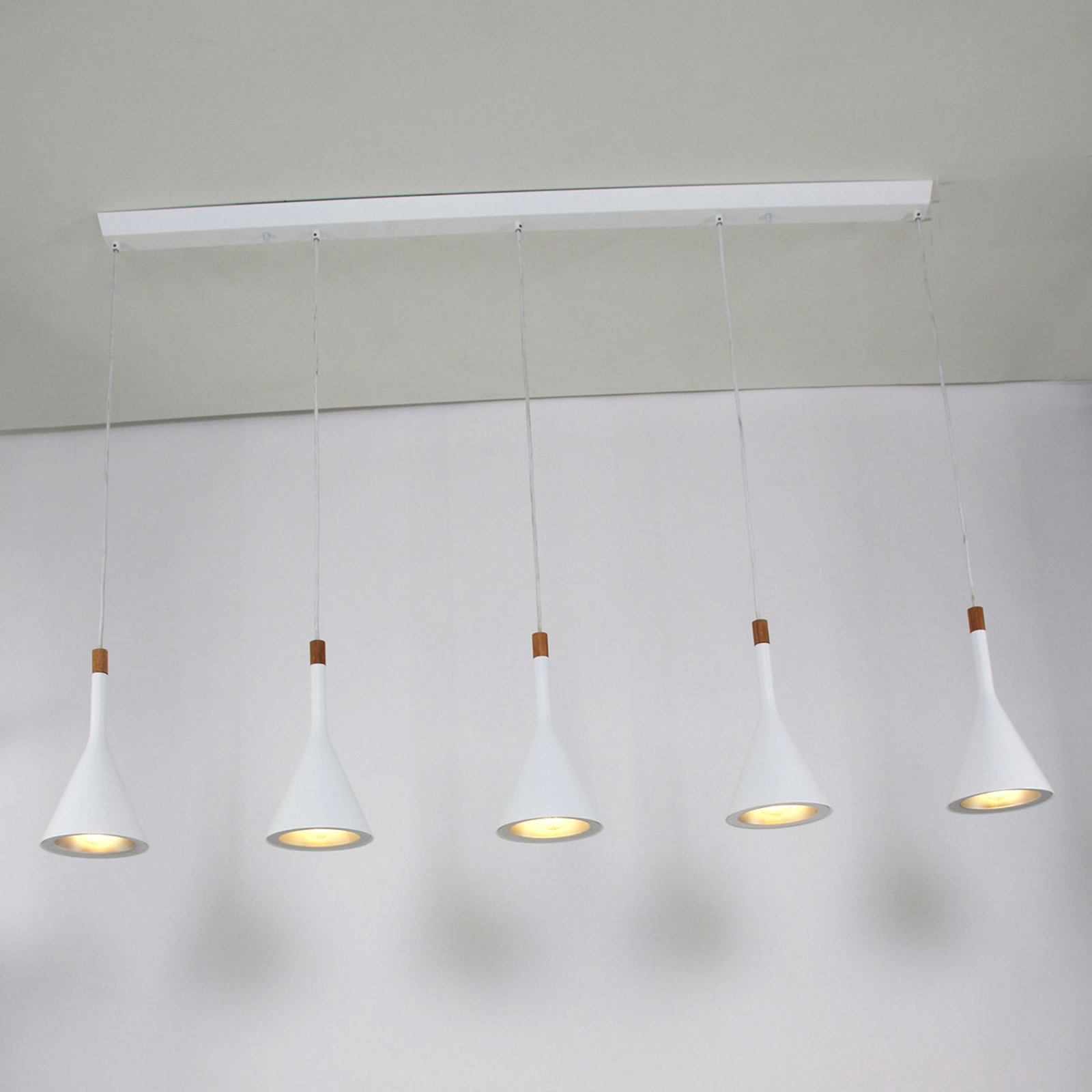 Hängeleuchte mit drei Lampen Steinhauer Cornucopia weiß Hängeleuchte mit drei Lampen Steinhauer Cornucopia weiß