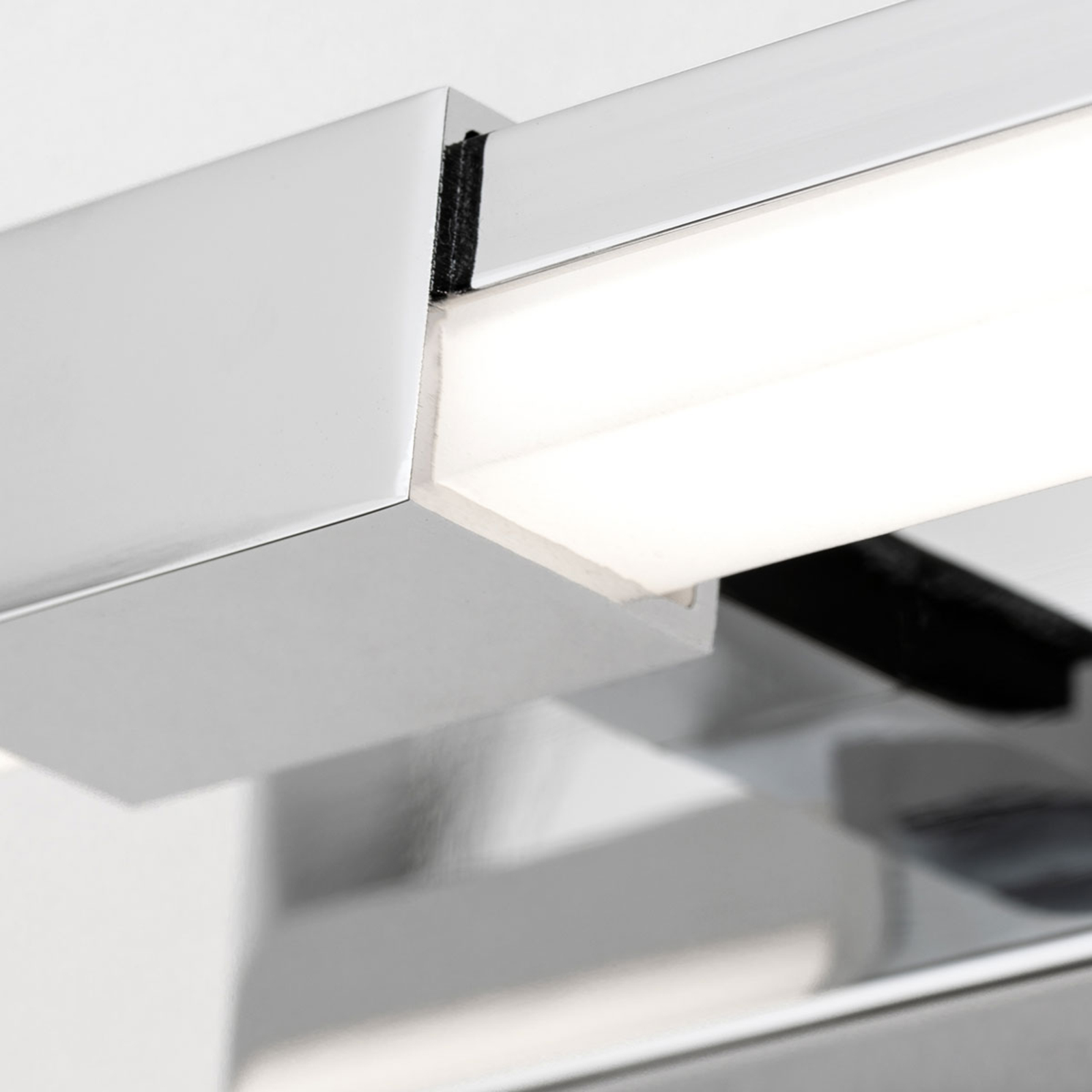 Argo bathroom mirror light with LED