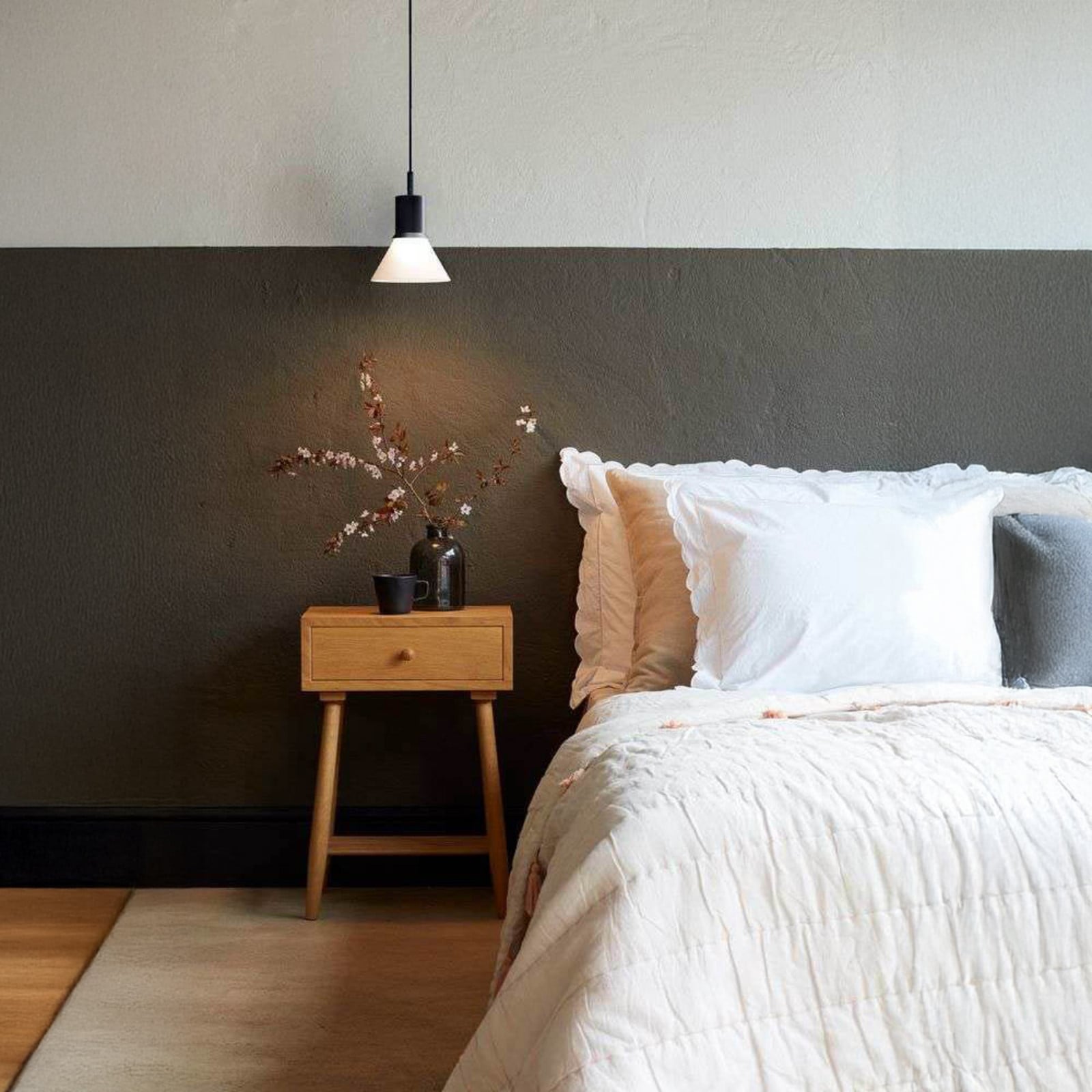 Type 80 pendellampe, sort/opal hvid/mat Anglepoise - Stue - Design - Aluminium - Med skærm