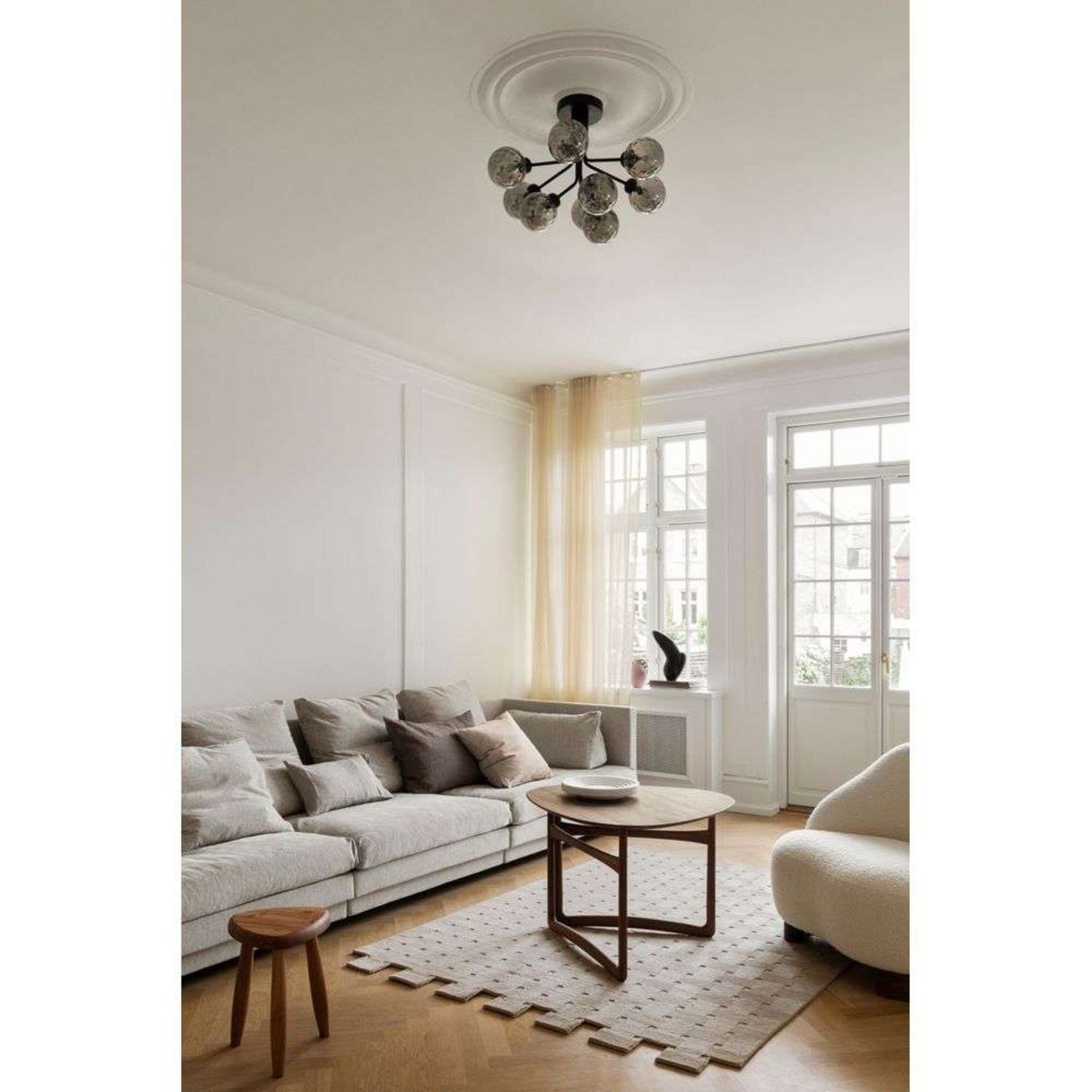 Nuura Aps Nuura Plafonieră Apiales 9 Ø 60 cm negru/gri fumuriu - Camera de zi / sufragerie - Scandinavă - negru gri fumuriu - Sticlă