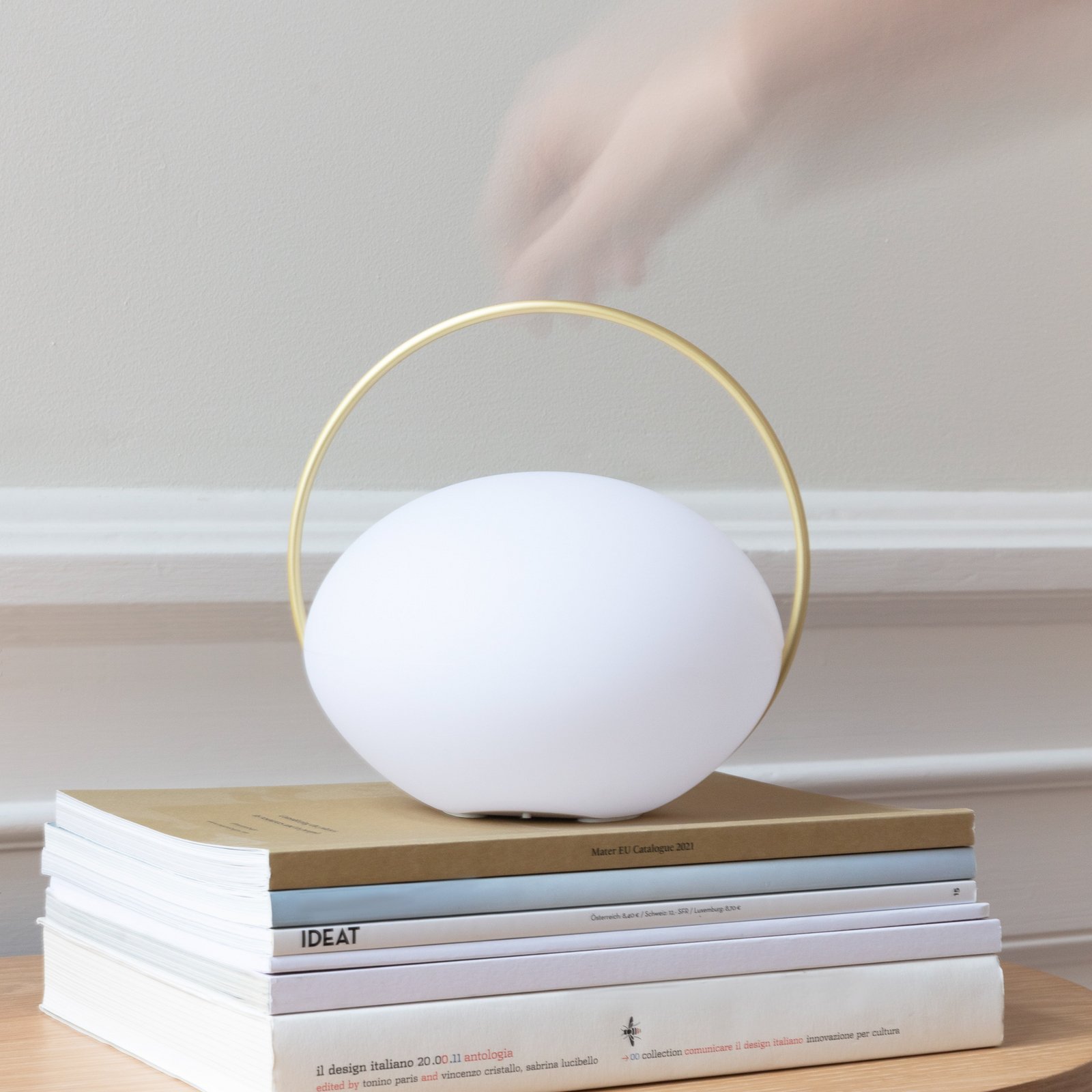 UMAGE LED akumuliatorinė stalo lempa „Orbit“, balta/vario spalvos, IP44, CCT