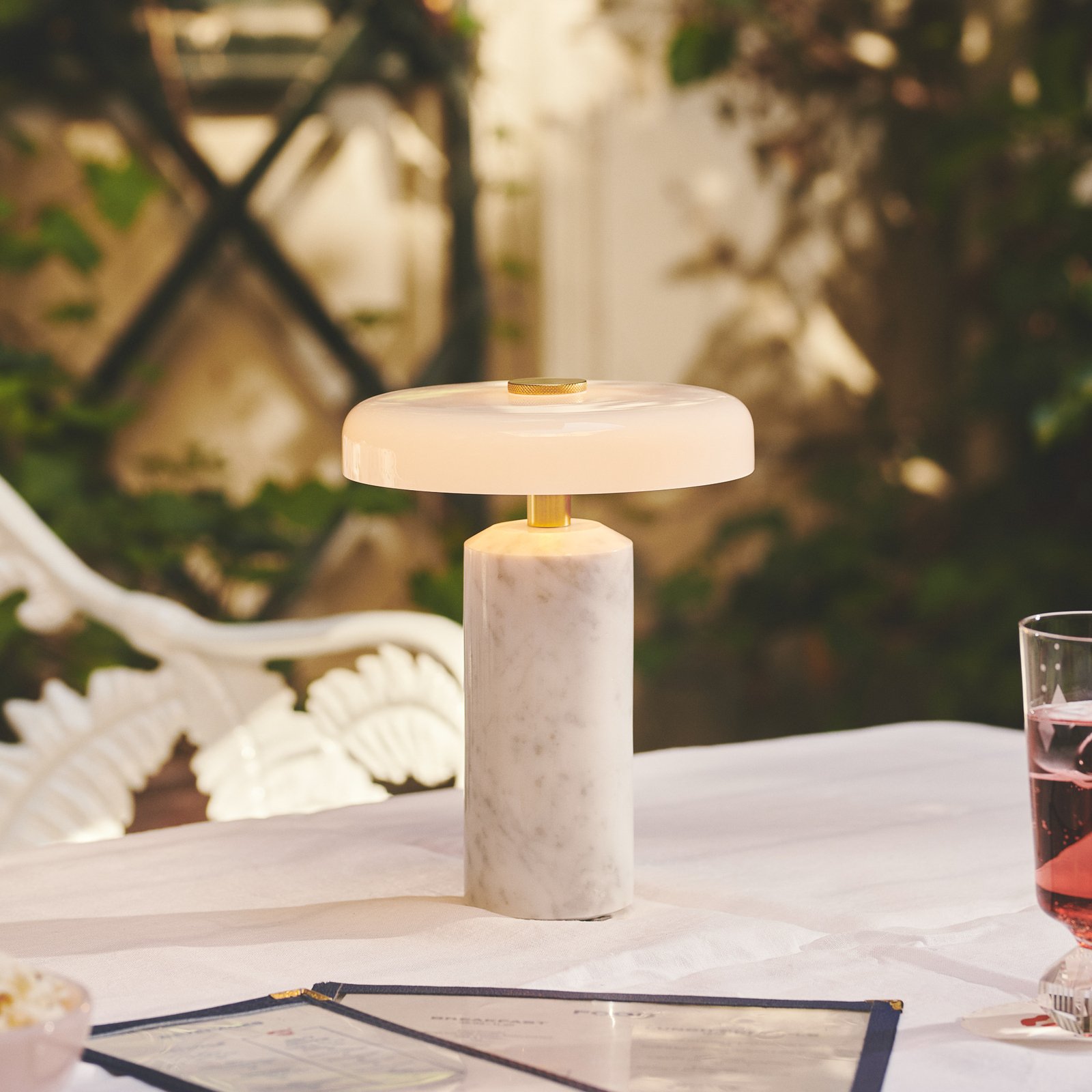 Lampe de table LED rechargeable Trip, blanc / blanc, marbre, verre, IP44