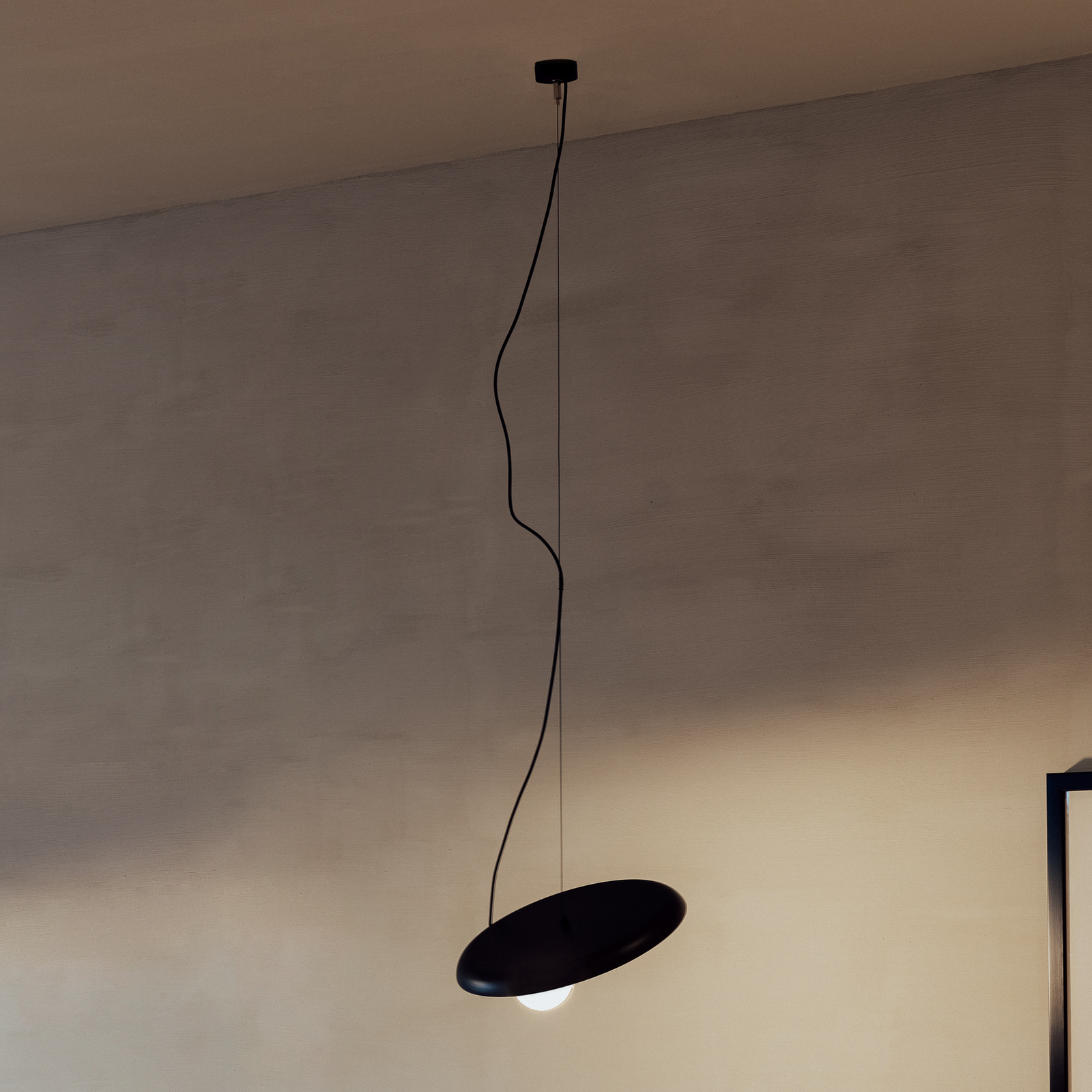 Milan Wire Hängeleuchte mit magnetischem Schirm