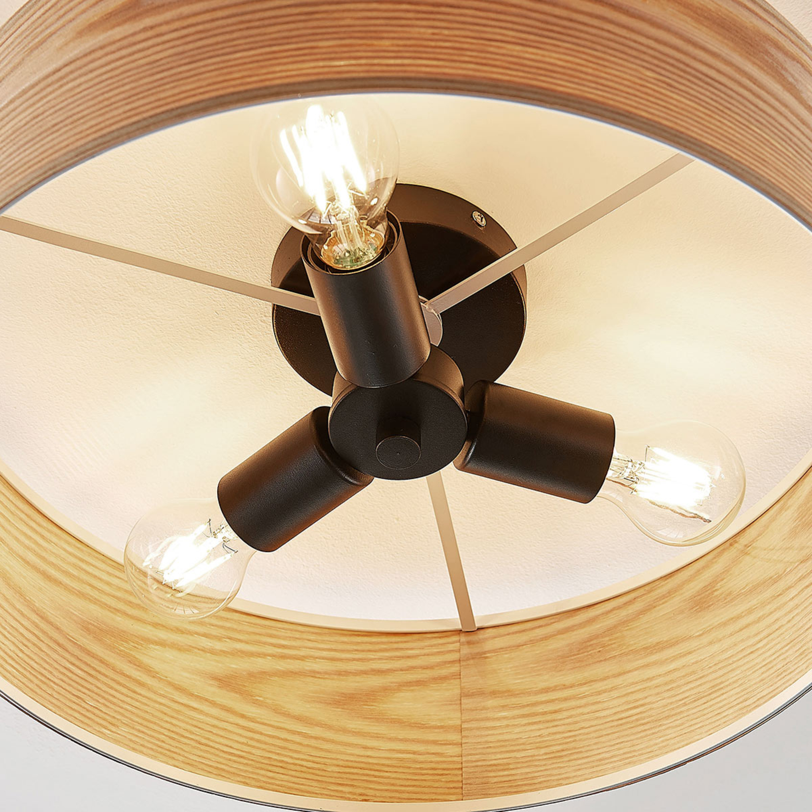 Drevená stropná lampa Dominic okrúhleho tvaru