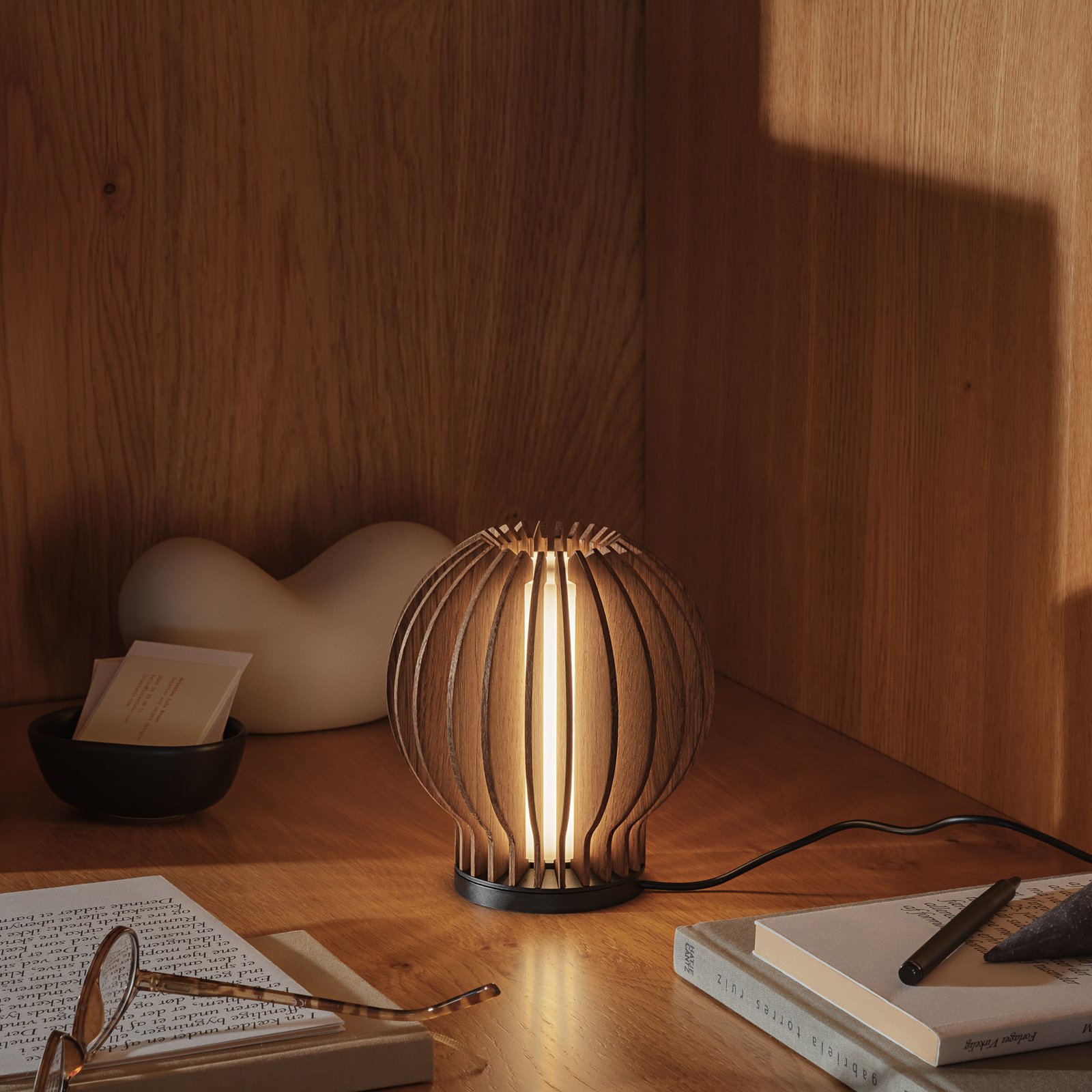 Radiant Round Portable Tischleuchte Smoked Oak - Eva Solo