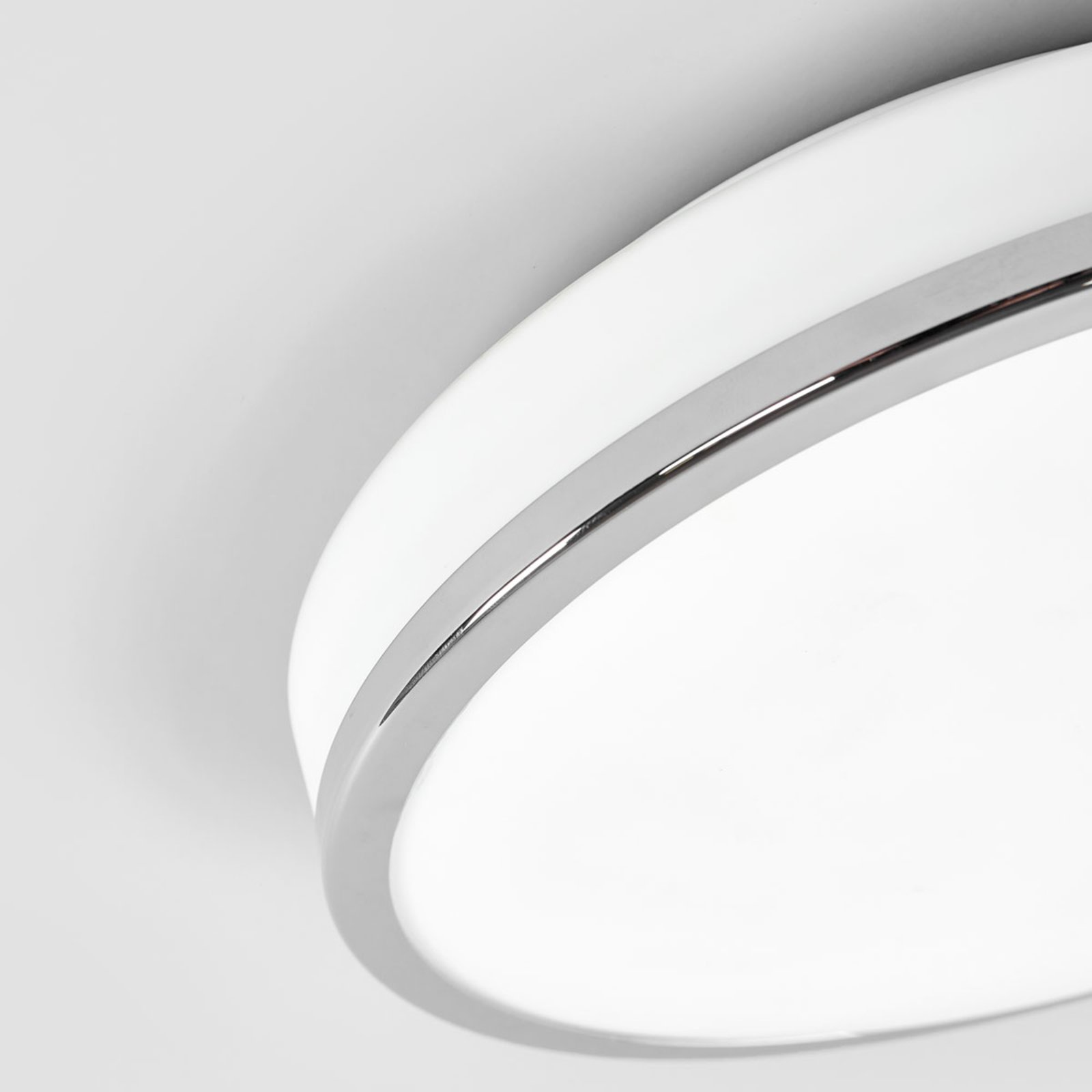 Lyss Round LED Ceiling Lamp IP44 Ø28 Chrome - Lindby
