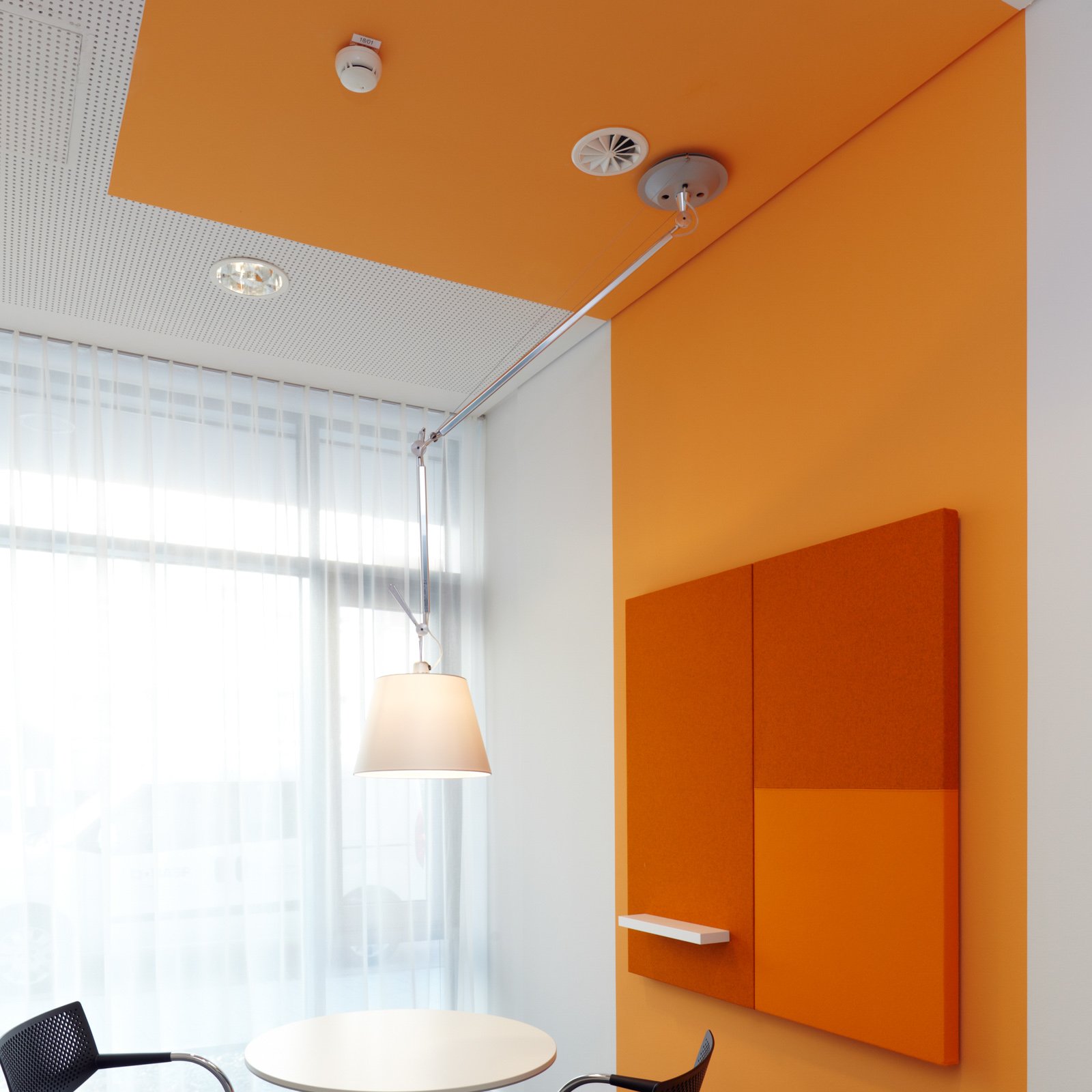 Artemide Tolomeo viseča svetilka decentralizirana pergament