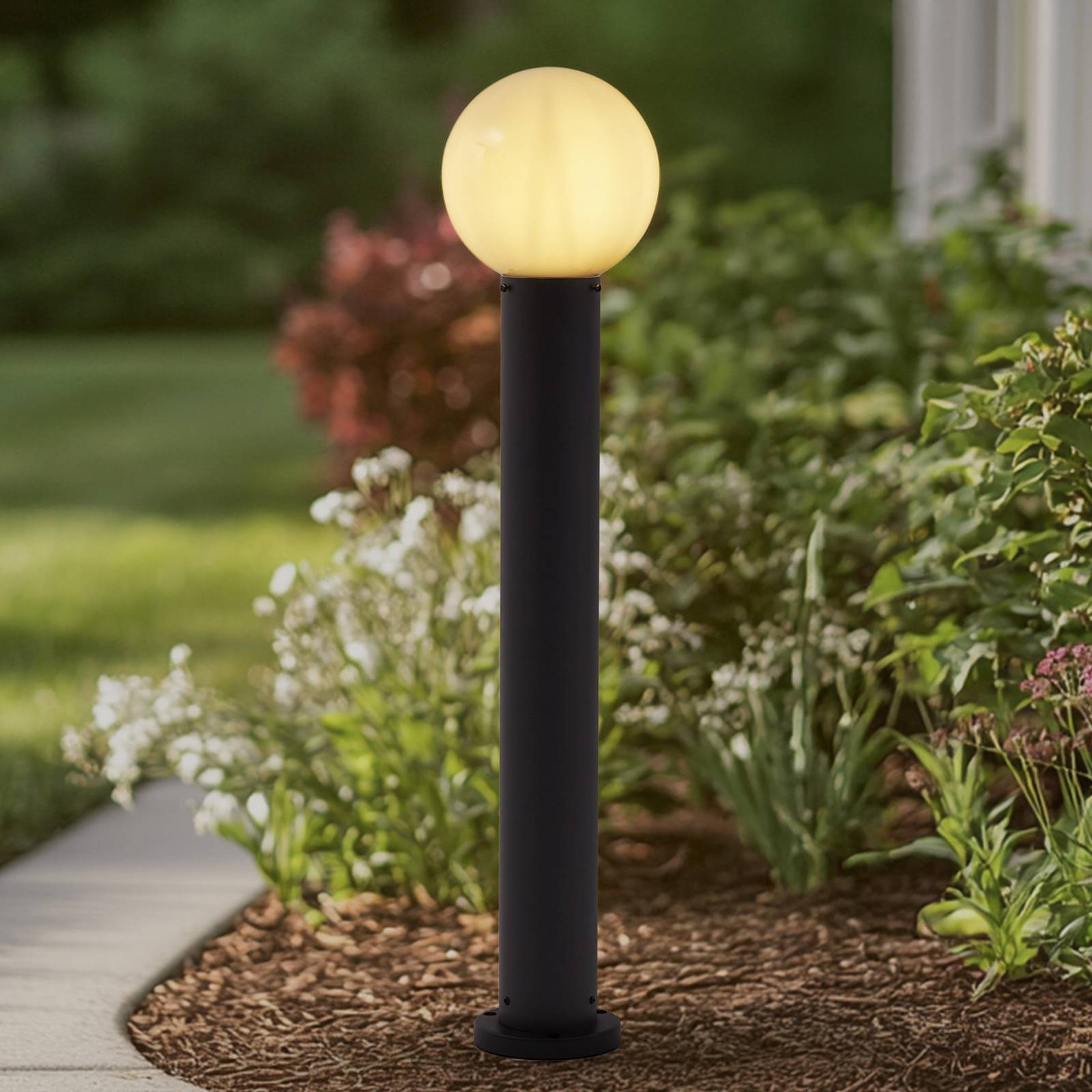 Lindby, borne lumineuse Dangan, blanc, hauteur 90 cm, verre, métal