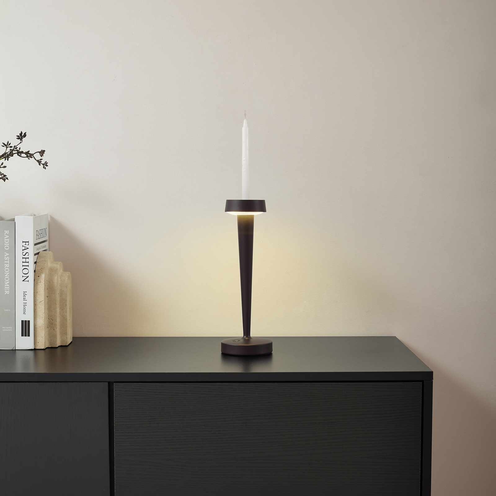 Lucande LED-Akku-Kerzenständer Lea, Vase, dunkelbraun, 28 cm