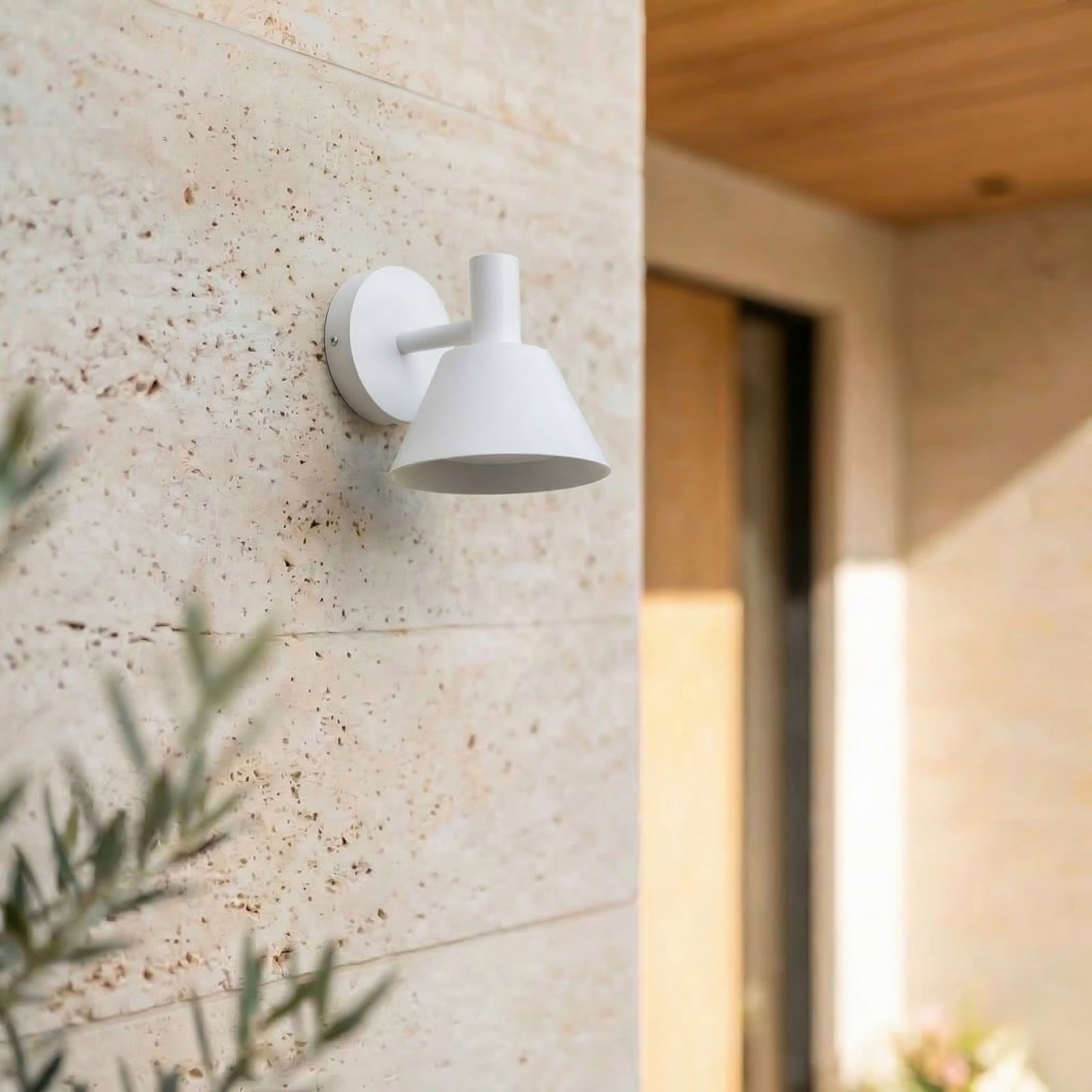 Lucande LED-Außenwandleuchte Tabena, weiß matt, IP44, CCT