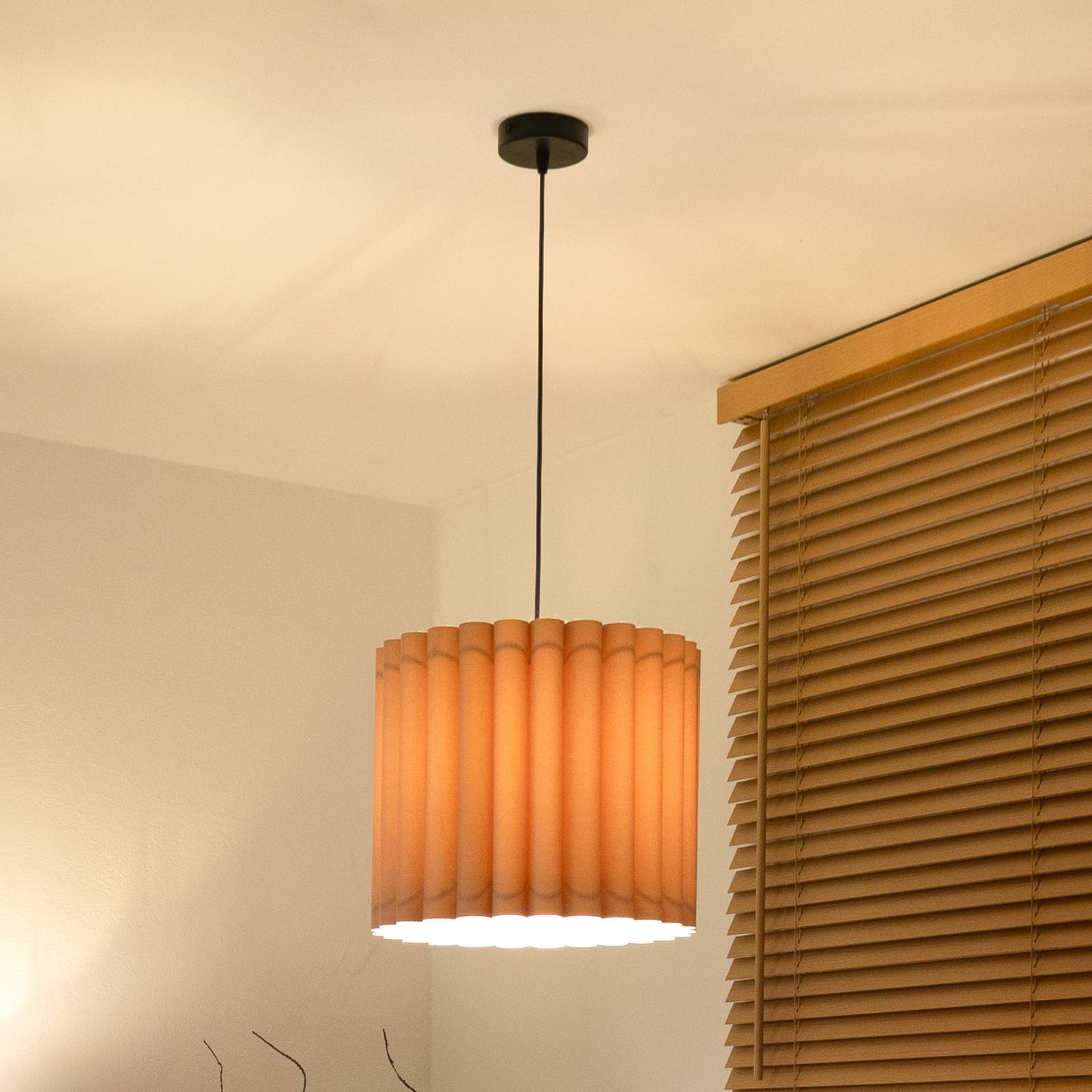 Hängeleuchte Aria, cappucino, Microfaser, E27 günstig online kaufen