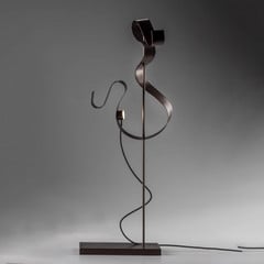 Knikerboker Curve LED-bordlampe, mokka
