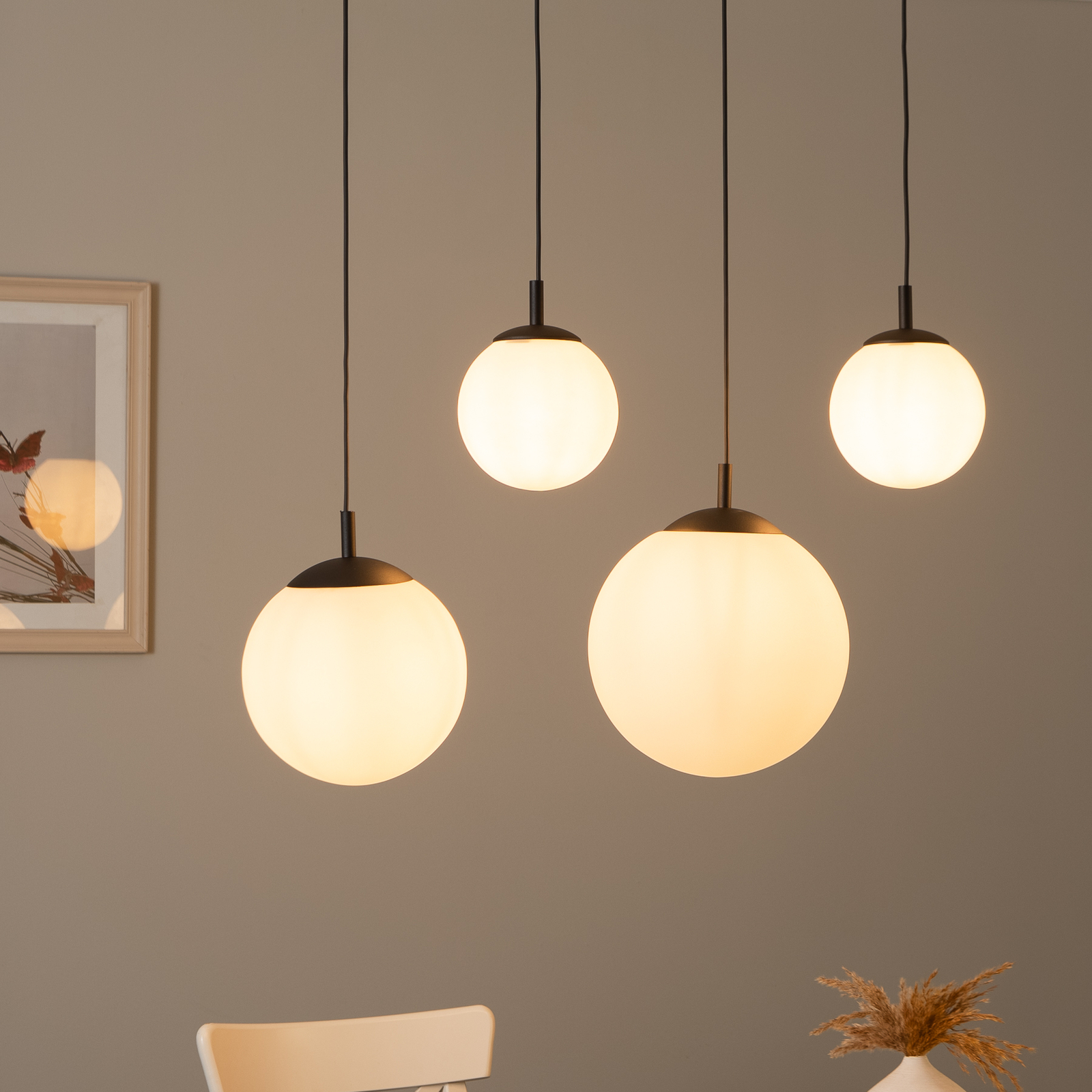 Hanglamp Esme, opaalglas, 4-lamps, lineair