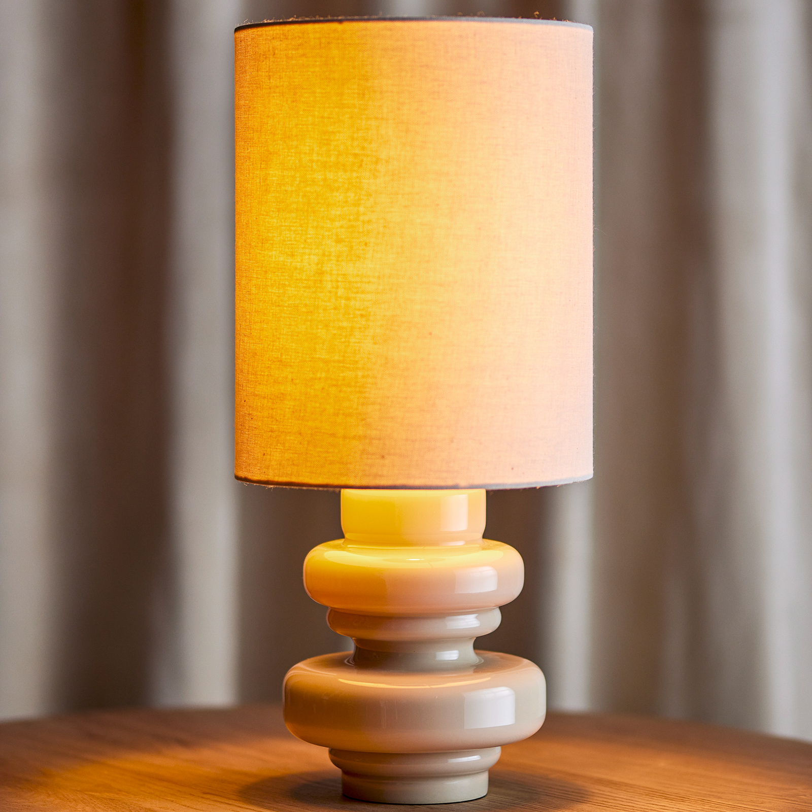 Lampada da tavolo Fabiola, color crema, vetro, altezza 51 cm - Bloomingville