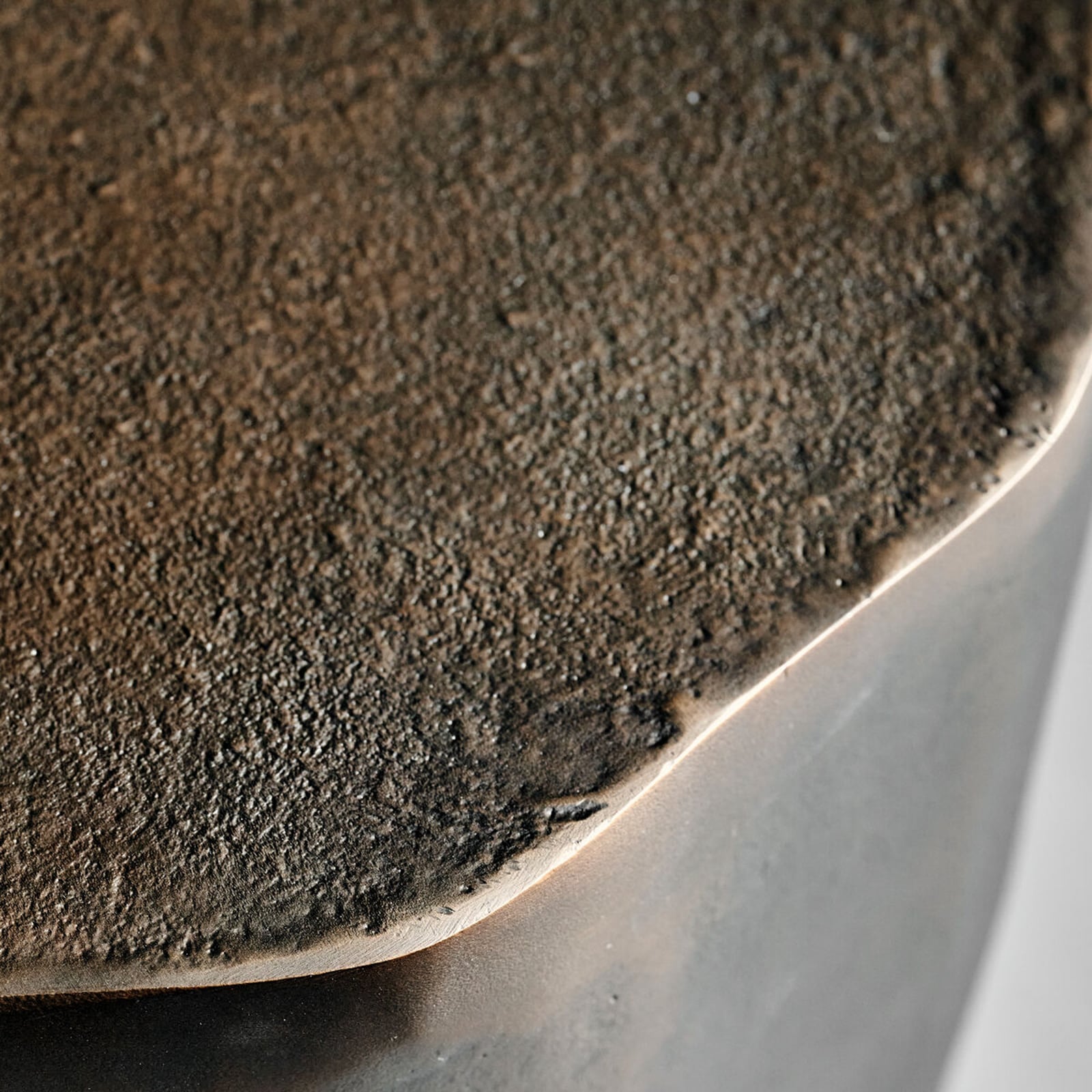 Tavolino HDMeta in ottone anticato, altezza 44 cm - House Doctor