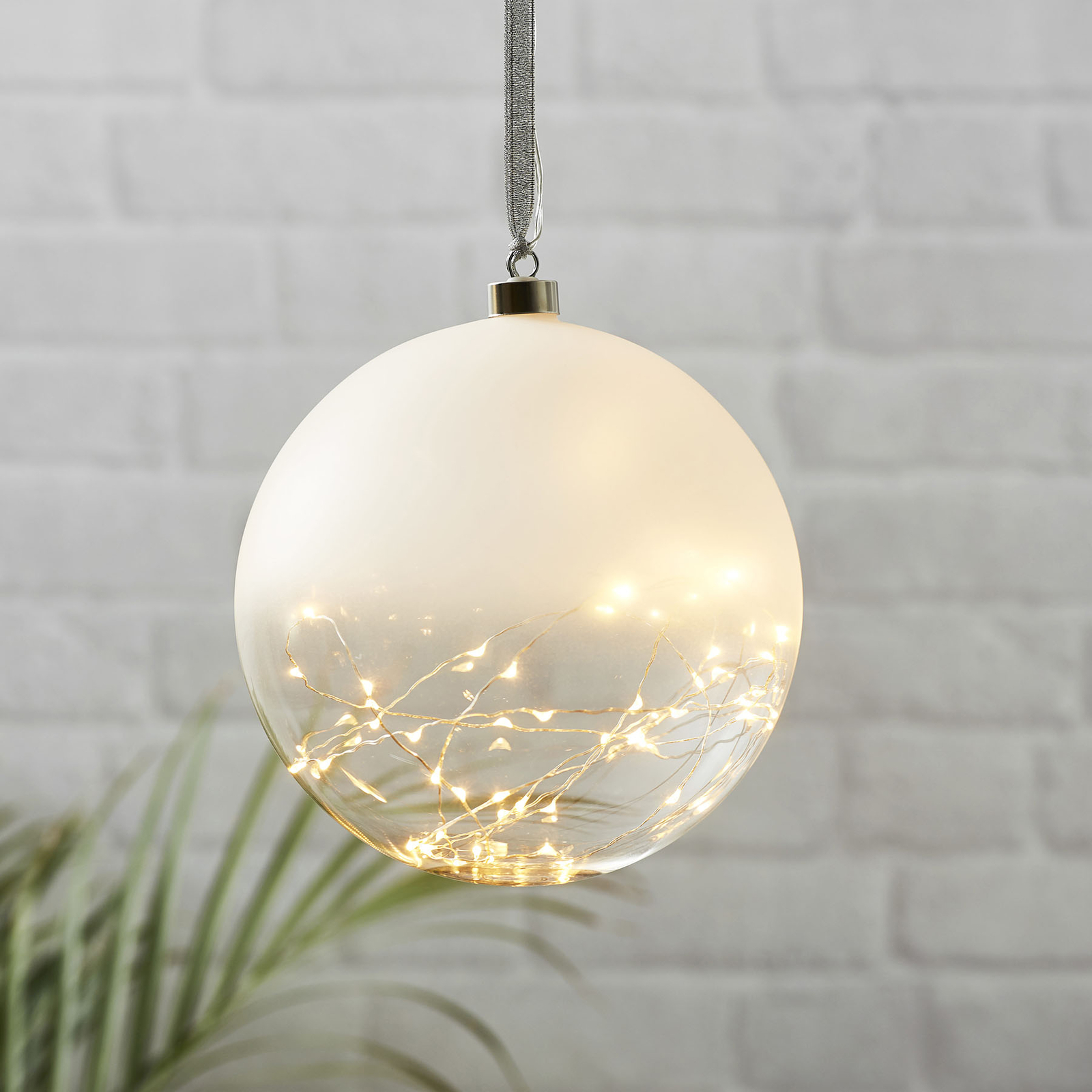 LED-Dekokugel Glow gefrostet/klar