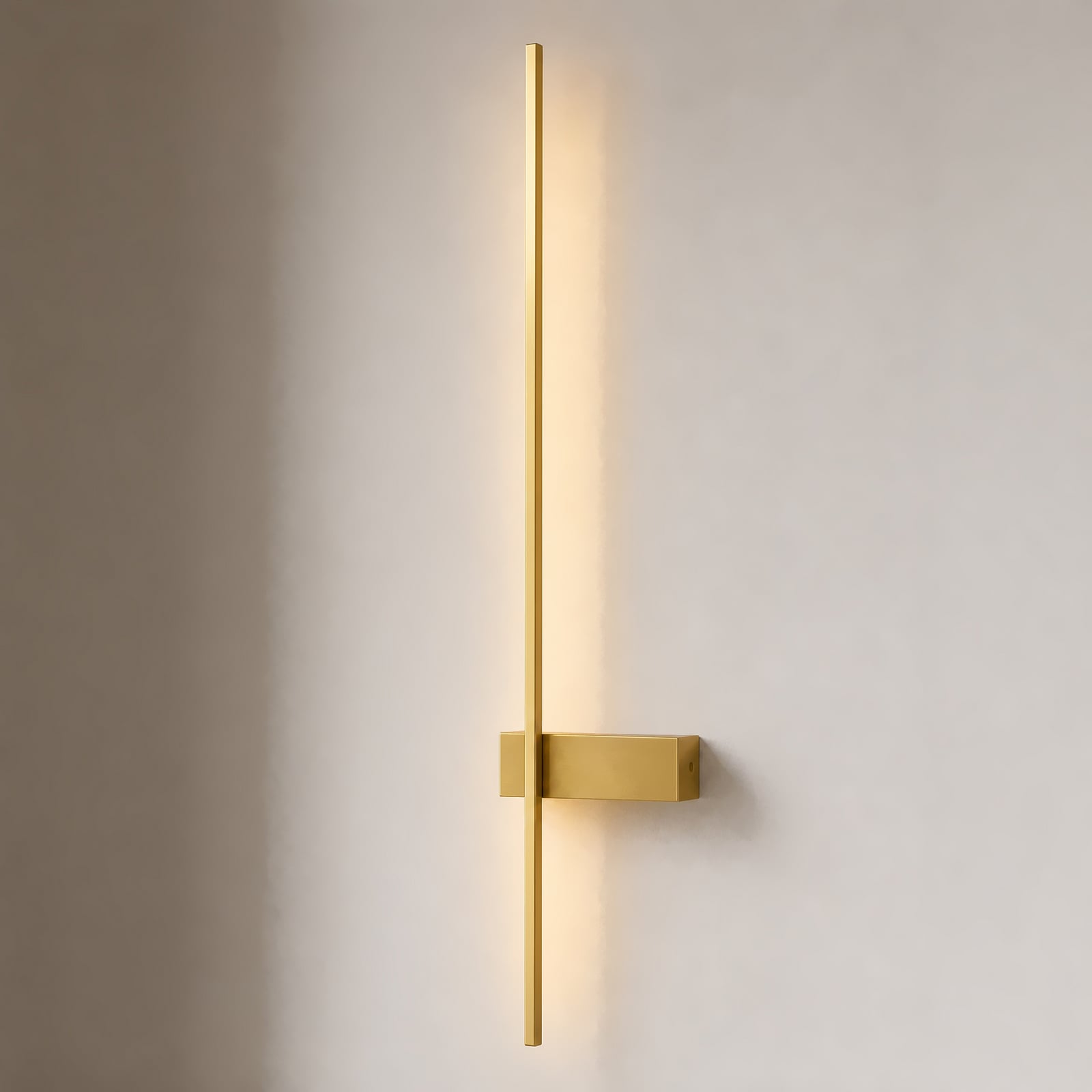 Lindby LED sienas lampa „Natsumi“, misiņš, alumīnijs, 90 cm