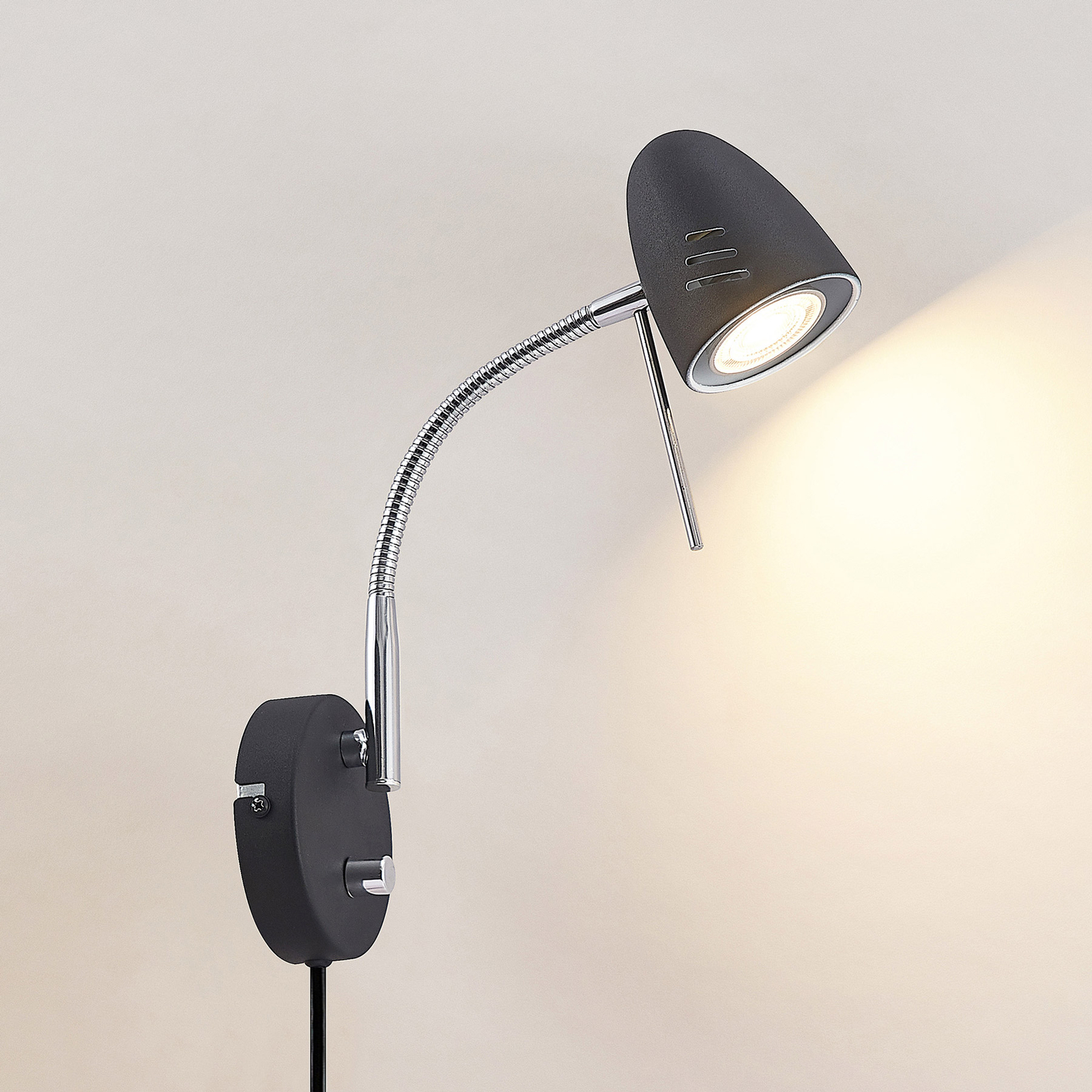 Lindby Shreena LED-Wandleuchte aus Stahl, schwarz