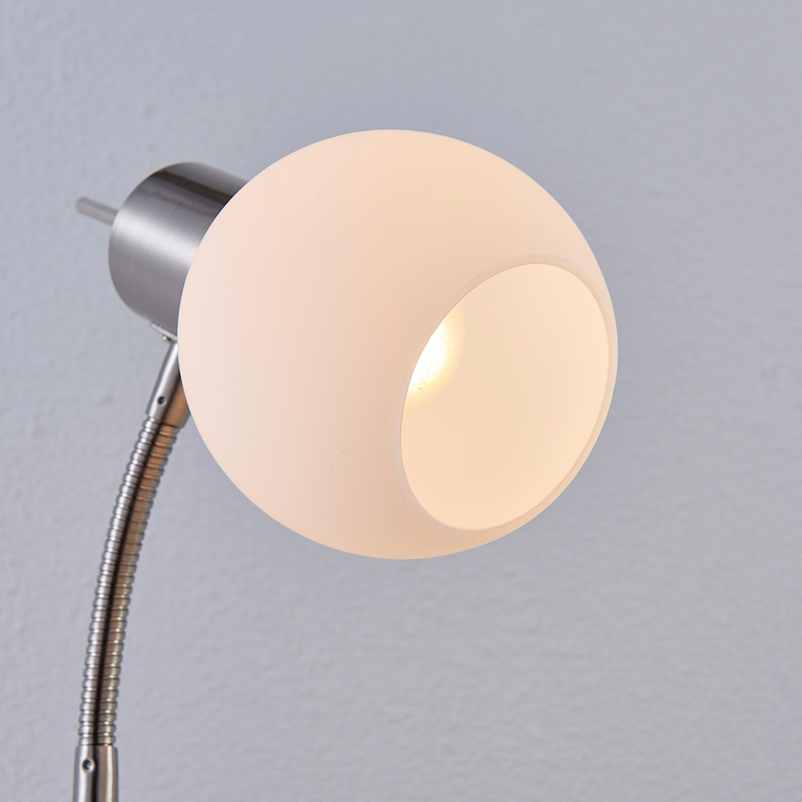 Stolná LED lampa Manon opálové biele tienidlo