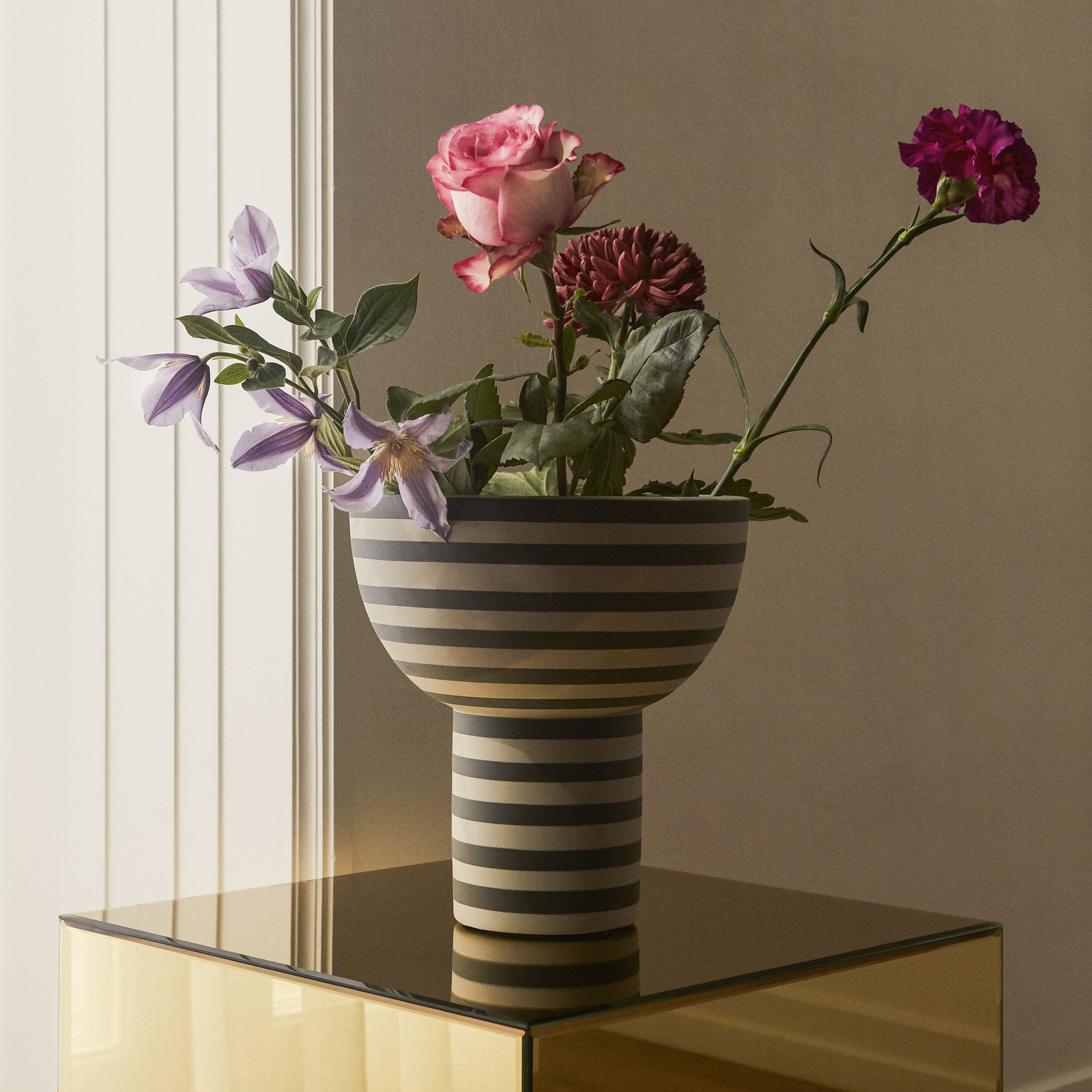 AYTM Vase Varia, noir, Ø 23 cm, hauteur 24 cm, céramique