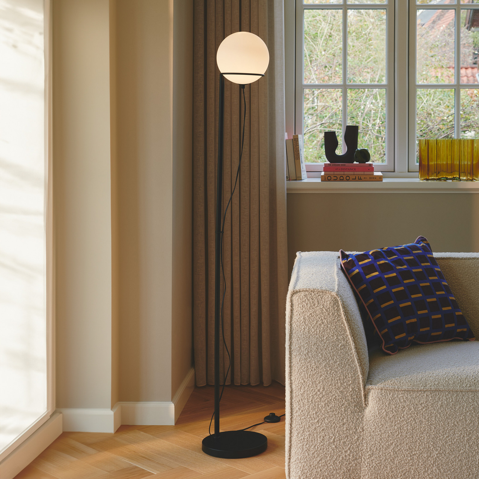 Nordlux Lampă de podea Wilson metal negru abajur din sticlă cu glob de sticlă - Camera de zi / sufragerie - negru alb