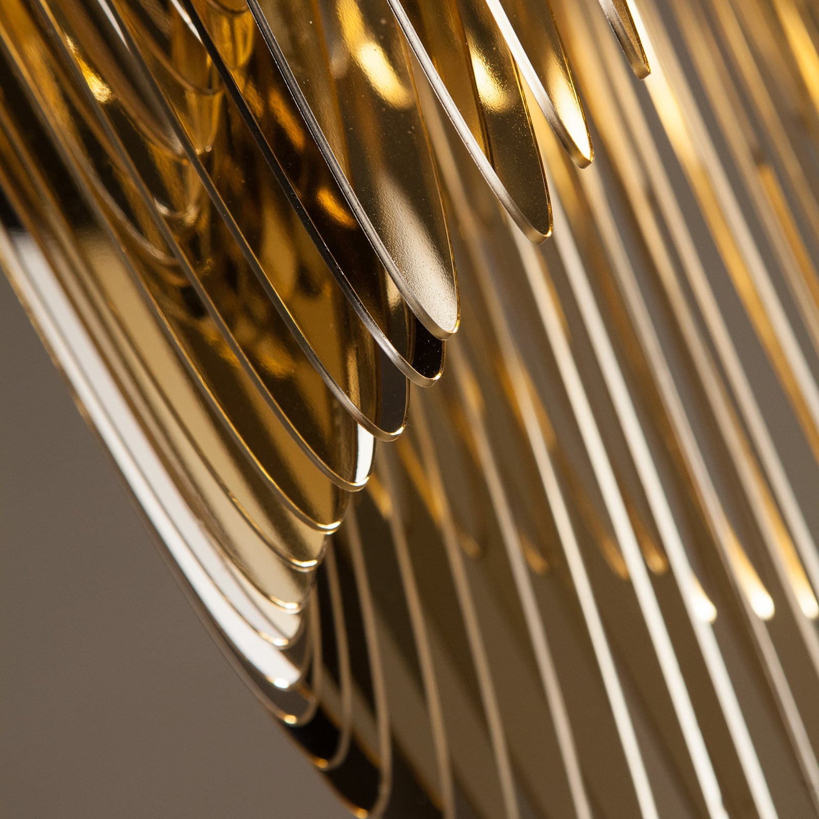 Aria S Hängeleuchte, gold, Ø 50 cm - Slamp