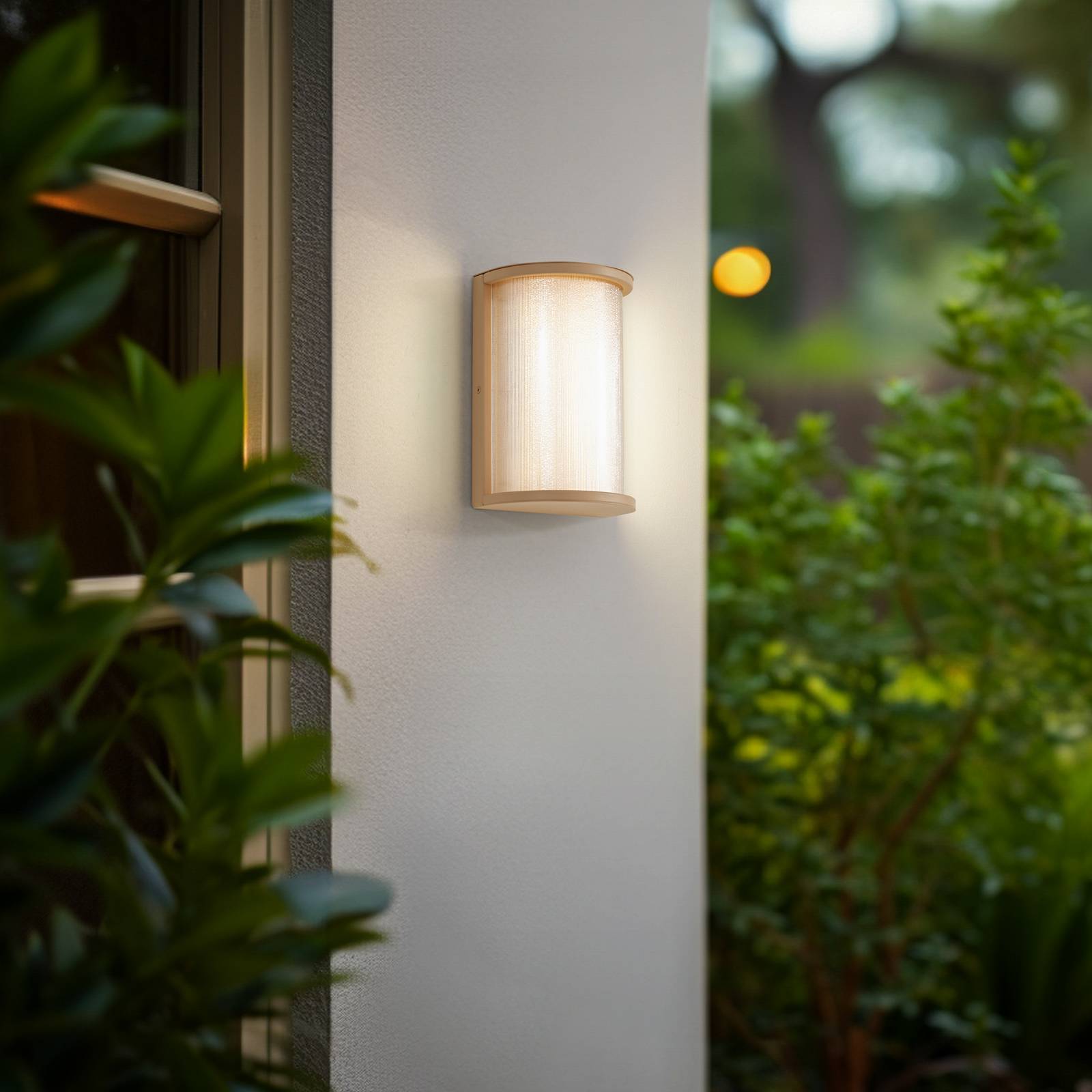 Lindby LED-Außenwandleuchte Calvik, beige, geriffelt, IP44 günstig online kaufen