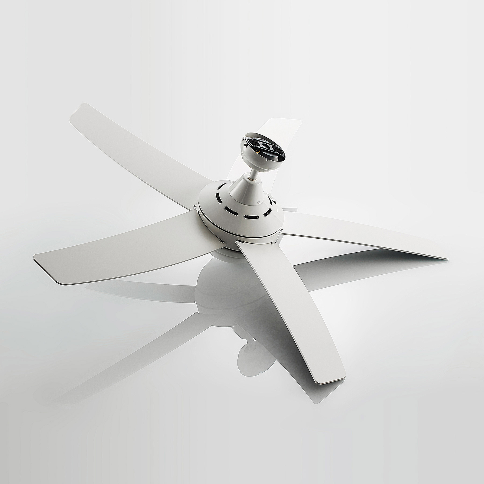 Lindby griestu ventilators ar apgaismojumu Auraya, kluss, balts, 130cm