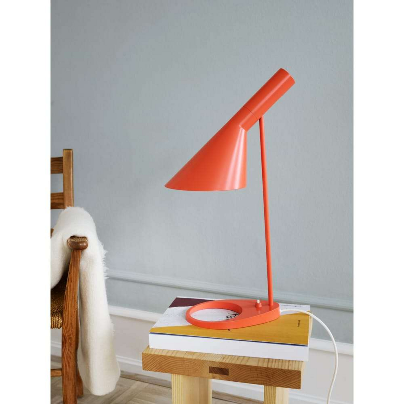 AJ Lampada da Tavolo Electric Orange - Louis Poulsen