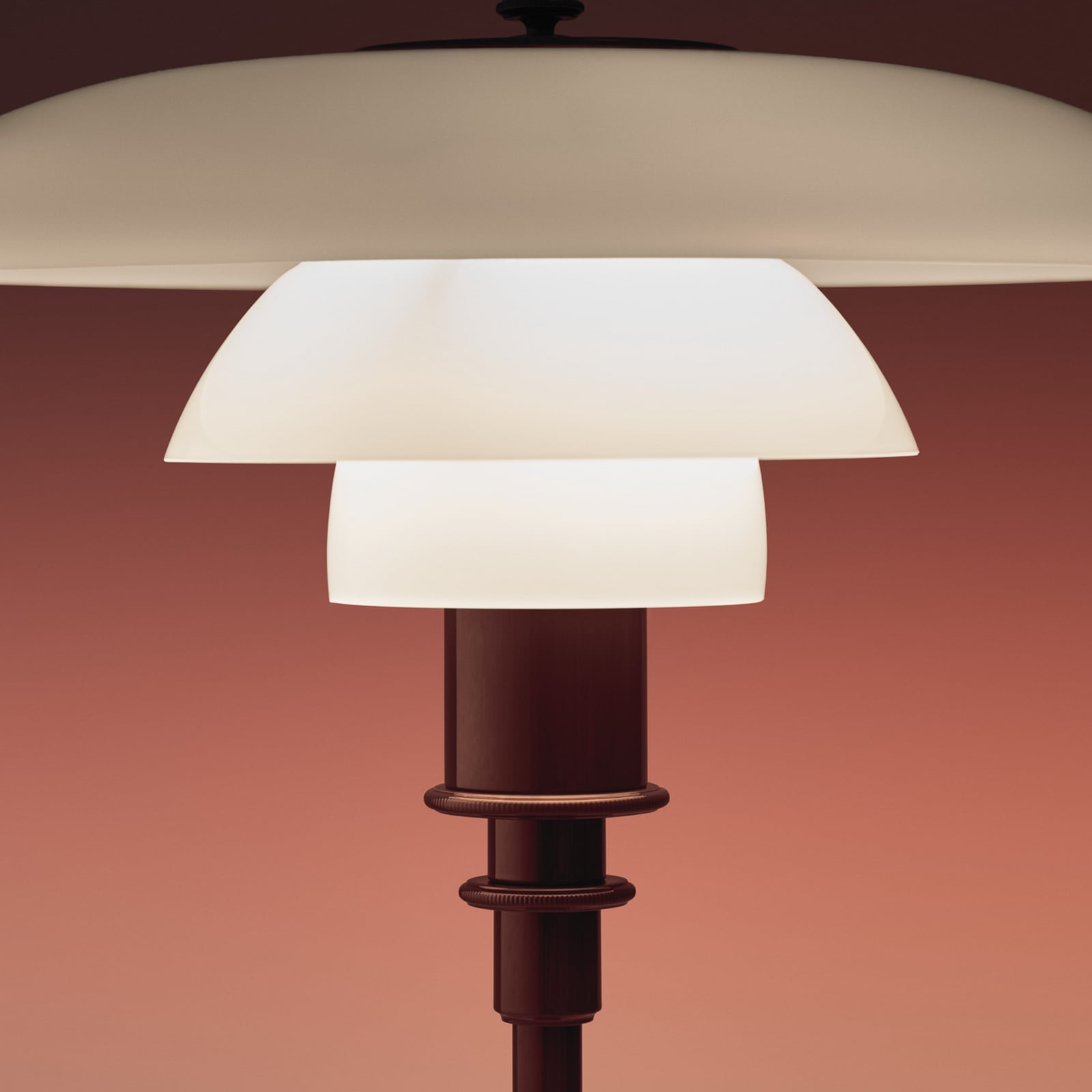 Louis Poulsen tafellamp PH 2/1, glanzend bordeauxrood, Ø 20 cm Louis Poulsen tafellamp PH 2/1, glanzend bordeauxrood, Ø 20 cm