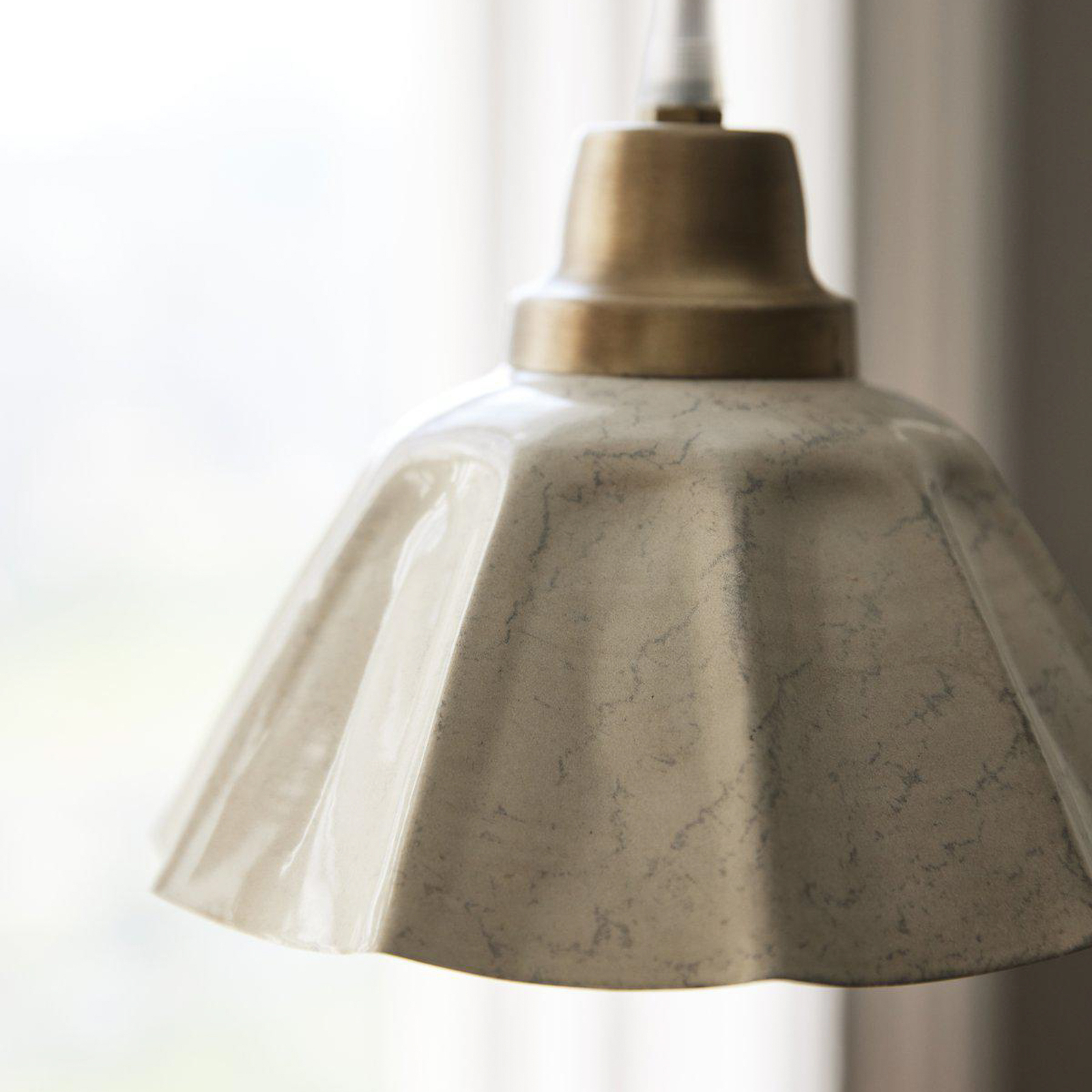 PR Home pendant light Ester, offwhite, Ø 17 cm, iron plug