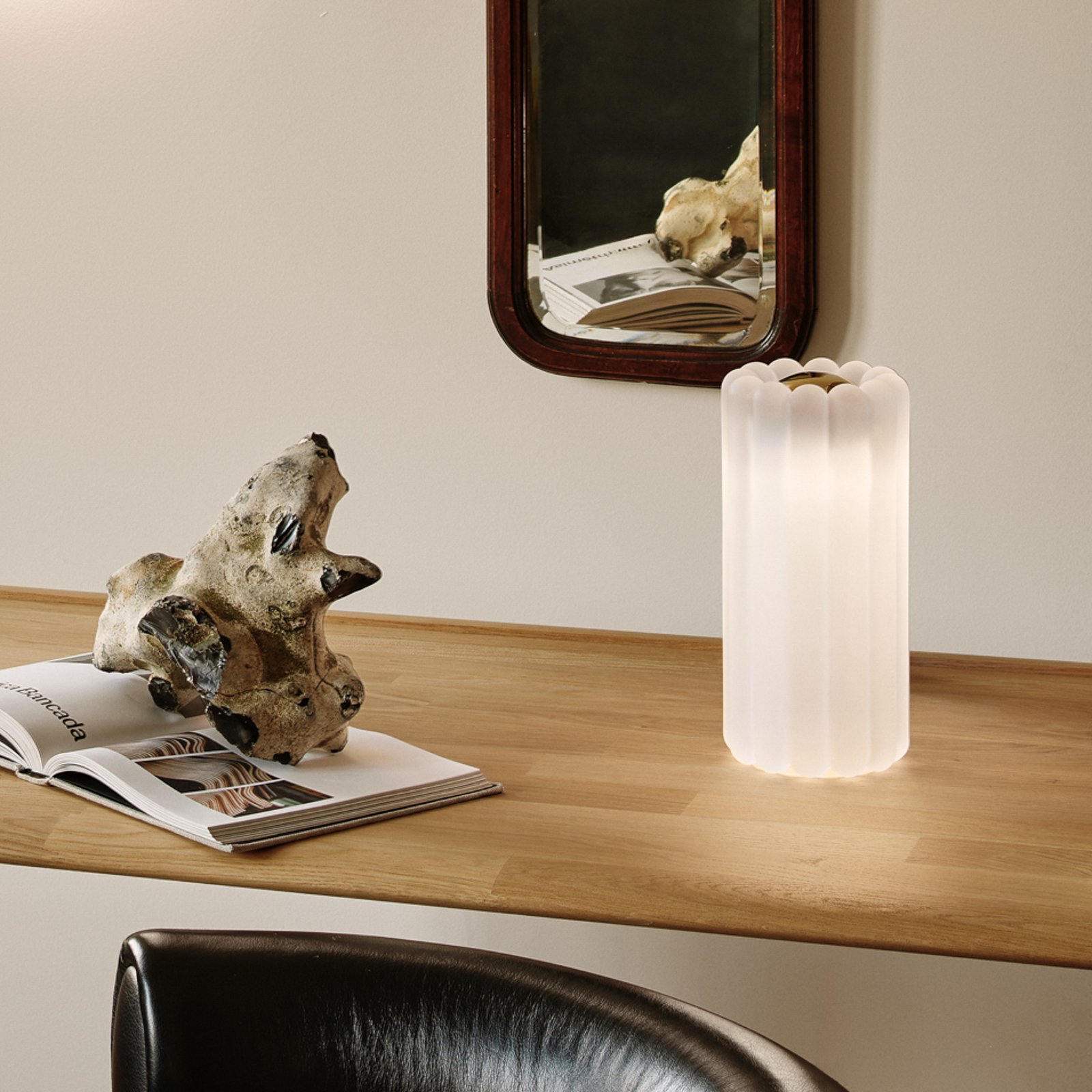 Candeeiro de mesa LED Press da Tom Dixon, vidro fosco, altura 24 cm Candeeiro de mesa LED Press da Tom Dixon, vidro fosco, altura 24 cm