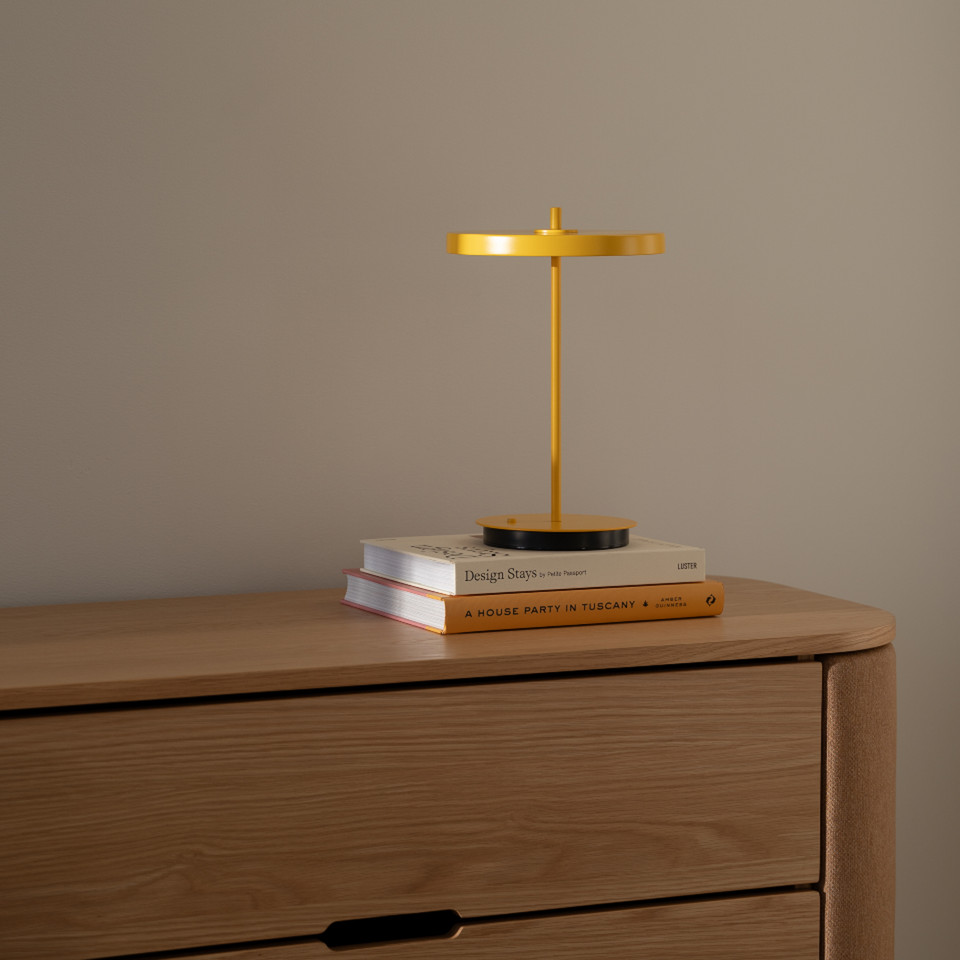 Umage Asteria Move Portable bordslampa Sunflower/Monochrome, gul från Umage