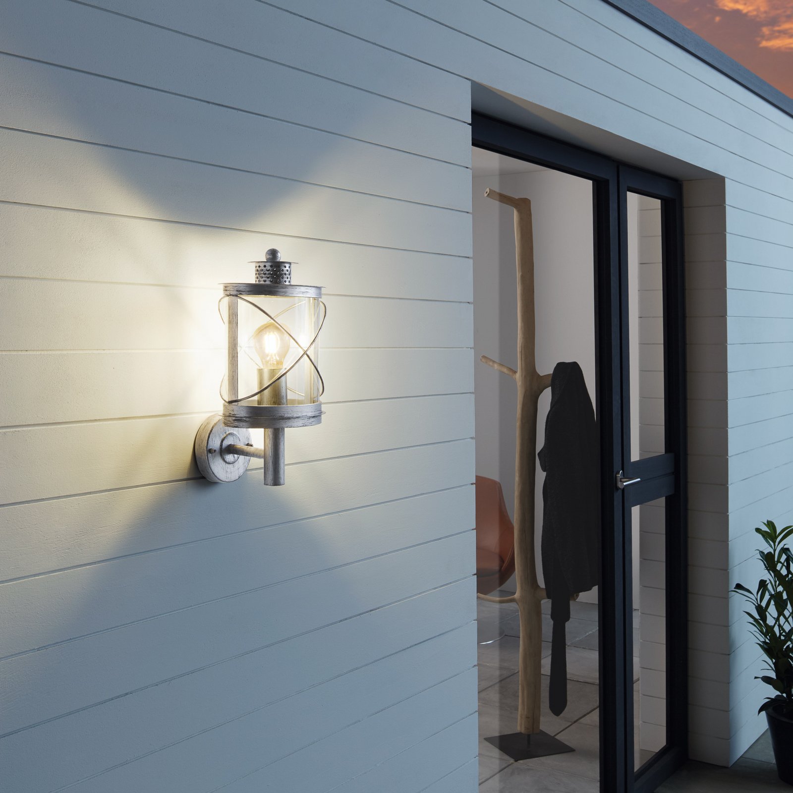 Außenwandleuchte Hilburn 1 mit dekorativem Schirm Außenwandleuchte Hilburn 1 mit dekorativem Schirm