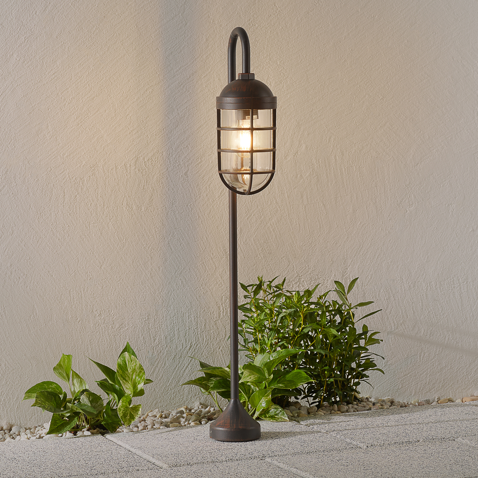 Wegeleuchte Gero im Landhausstil ohne Kranz