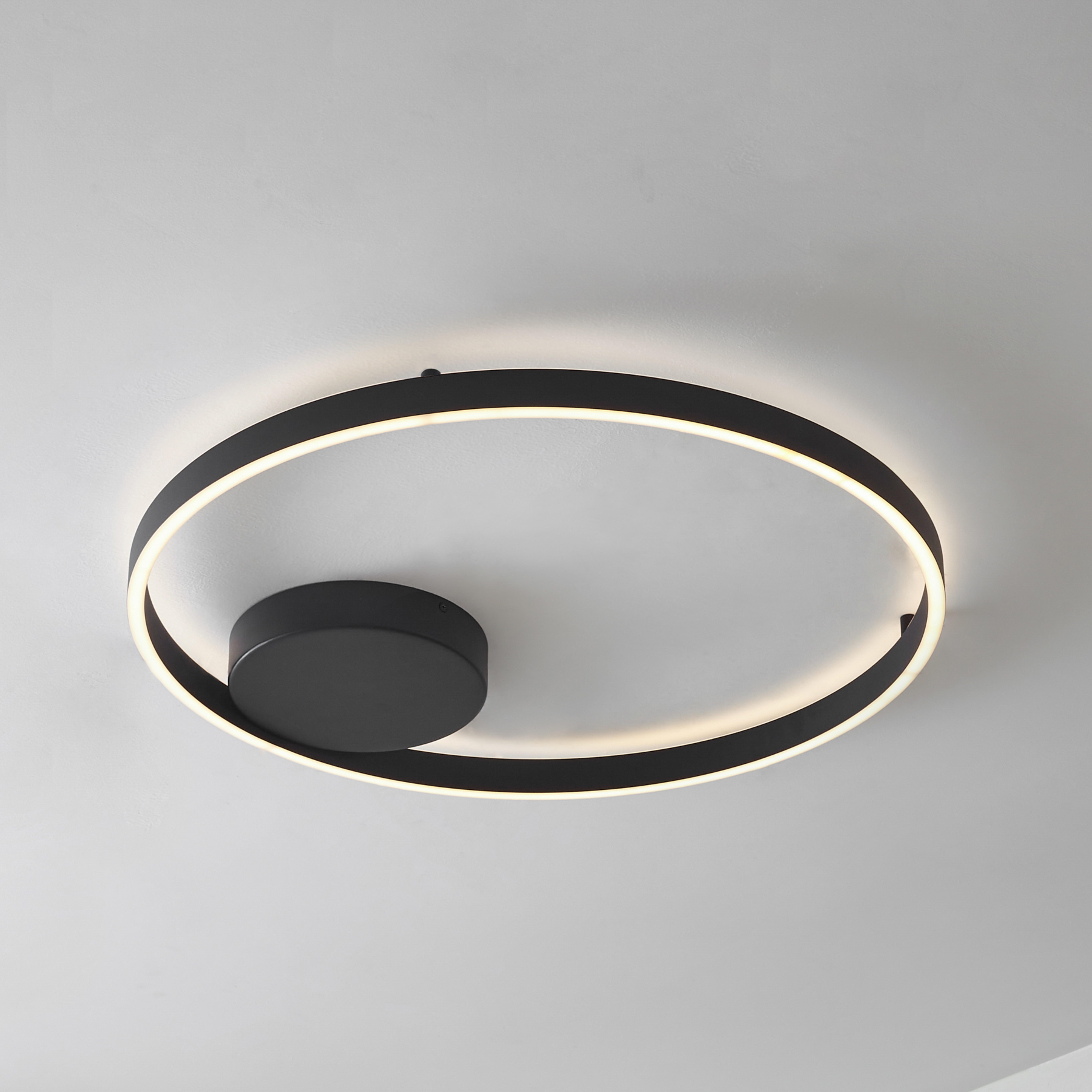 Lucande viedā LED griestu lampa Moise, melna, CCT, Tuya