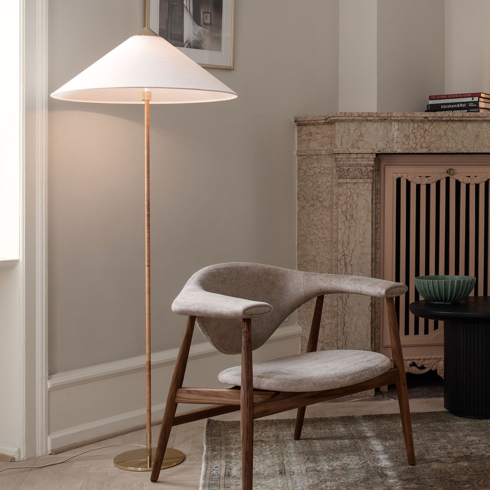 9602 Gulvlampe Brass/Canvas - GUBI