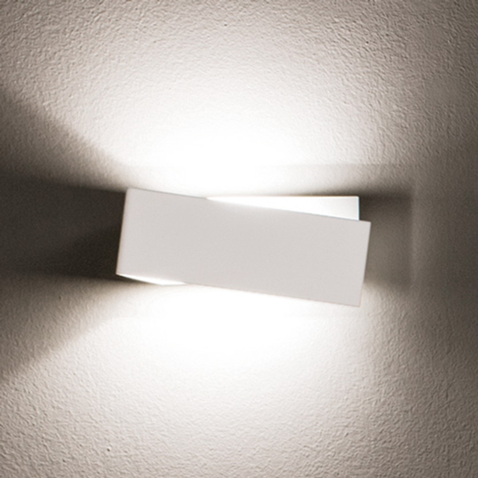 Outlandish wall light Zig Zag, white, 26 cm
