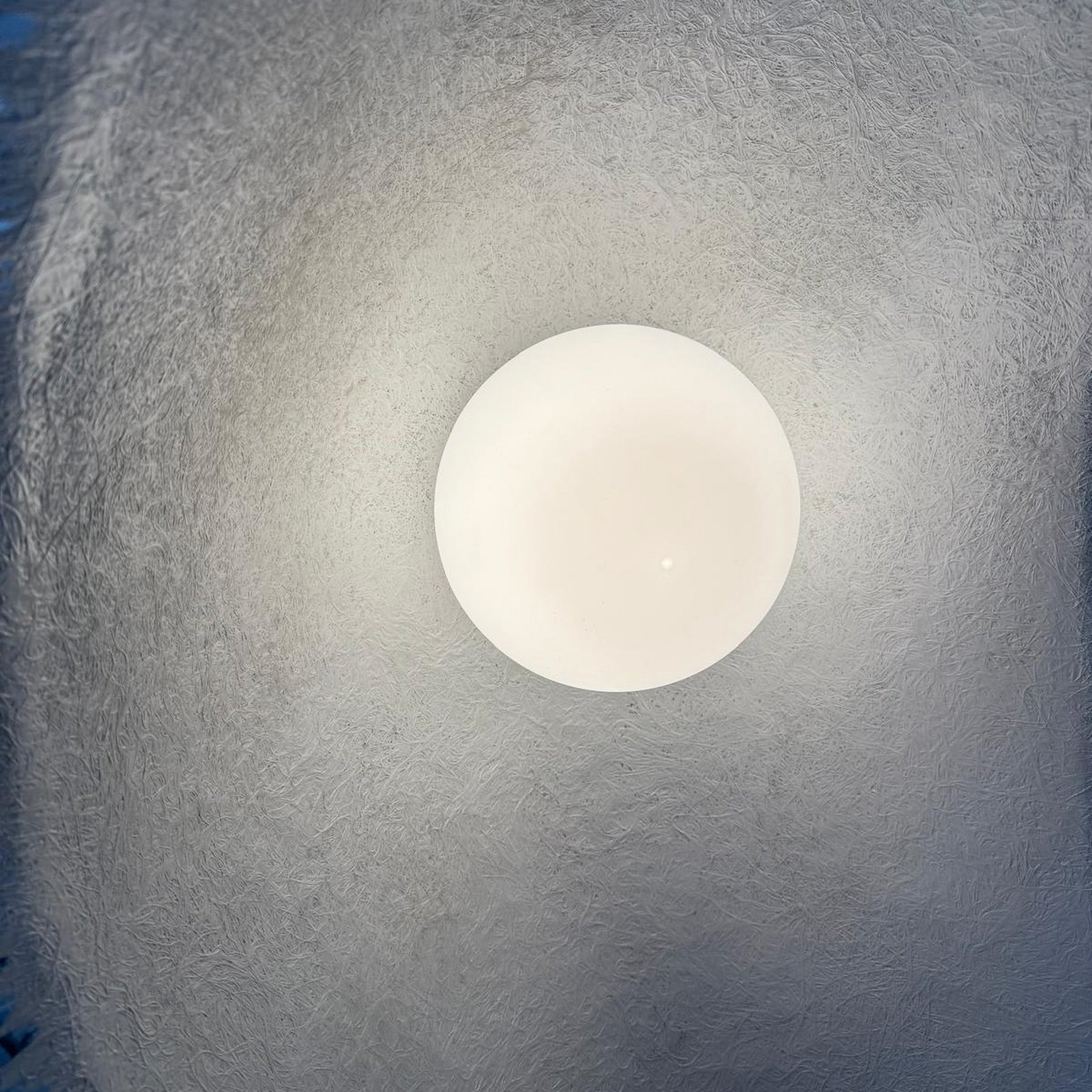 Karman Außenhängeleuchte Moby Dick, Länge 83 cm, Fiberglas